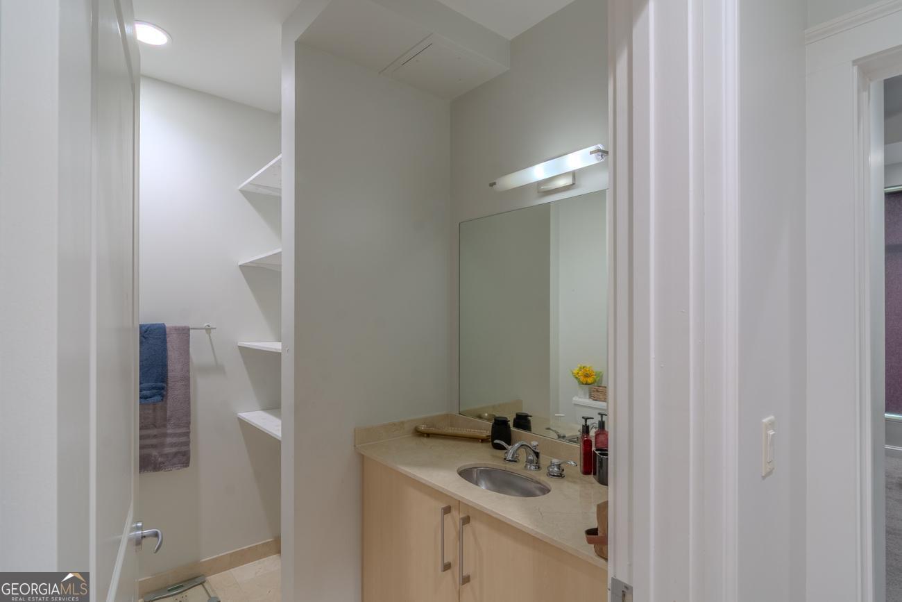 250 Park Avenue West NW 903