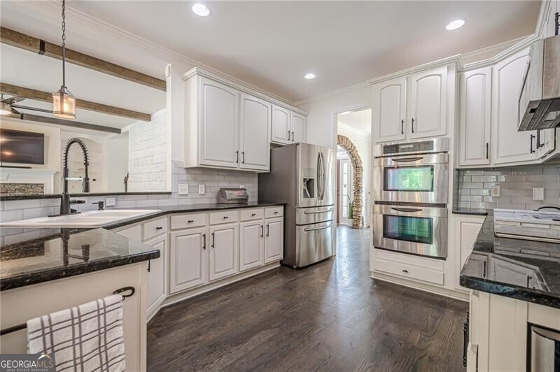 Canton, Georgia 30114, United States, 6 Bedrooms Bedrooms, ,5 BathroomsBathrooms,Residential,Active,173926