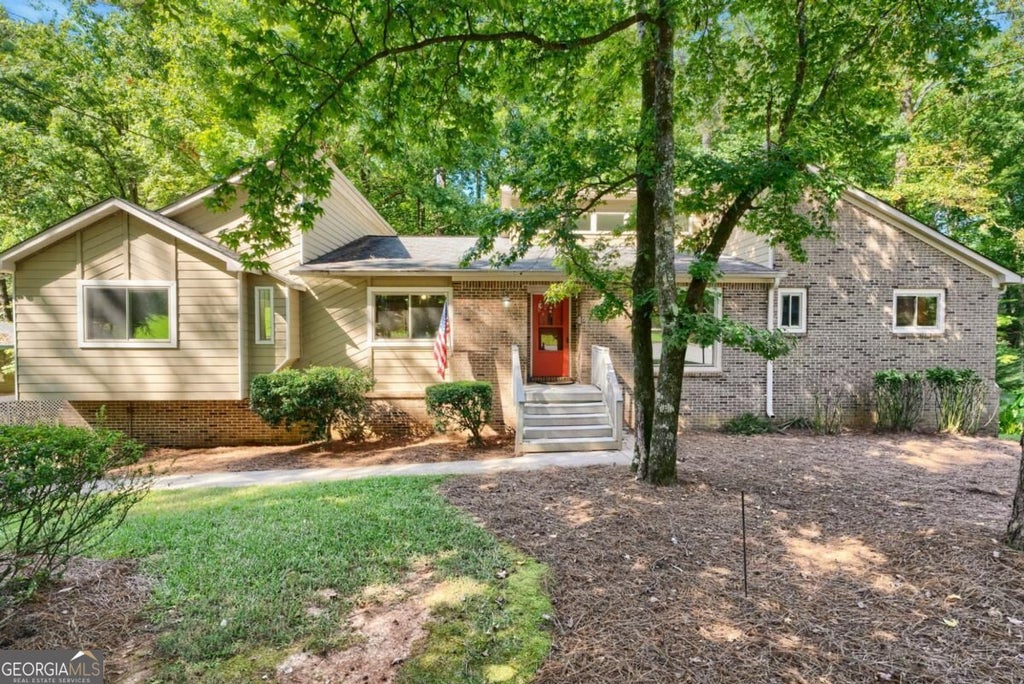 Photo of 4004 Woodridge Court, Duluth, GA 30096 (MLS # 10843802)