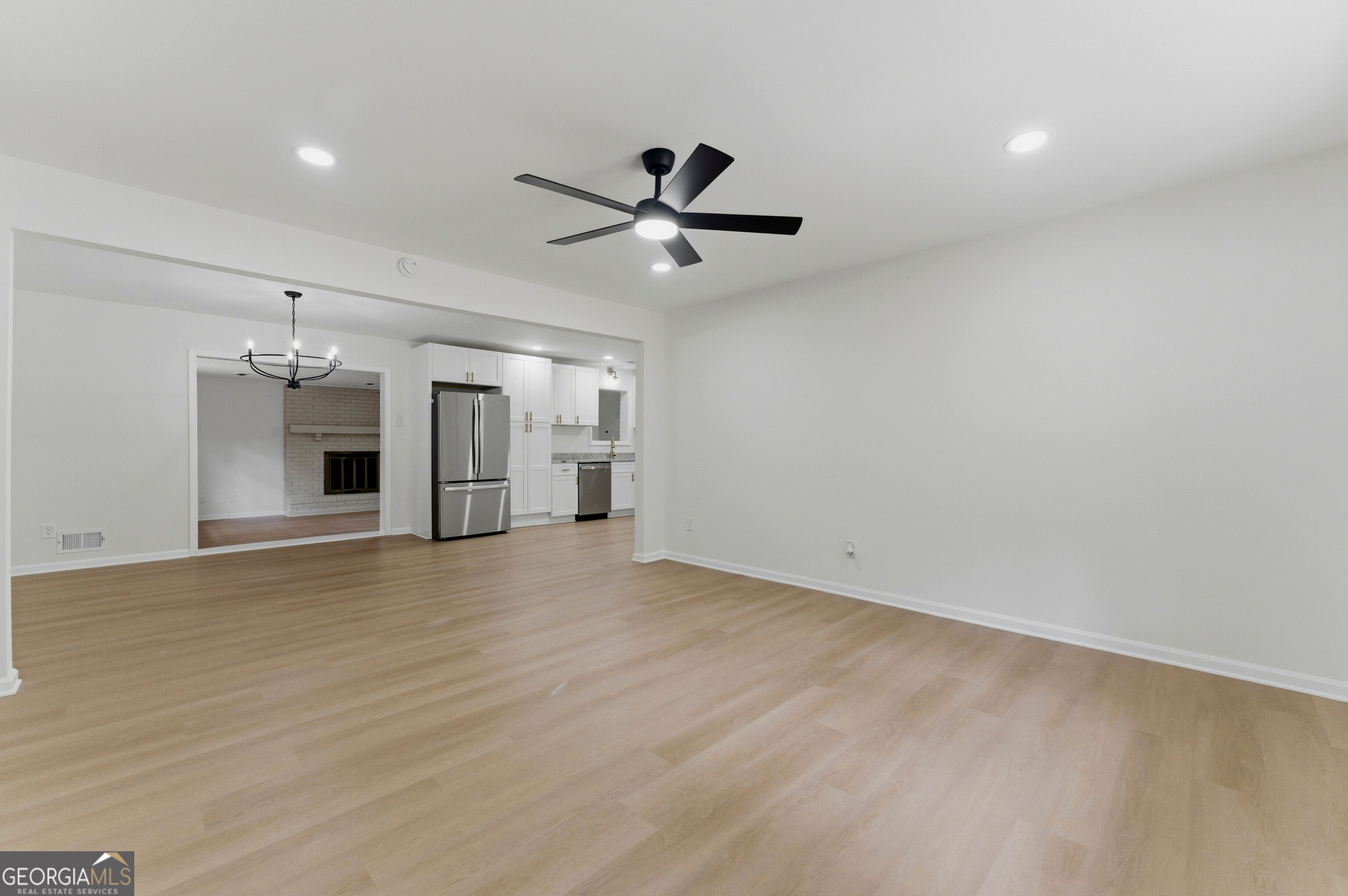5824 Oakleaf WAY
