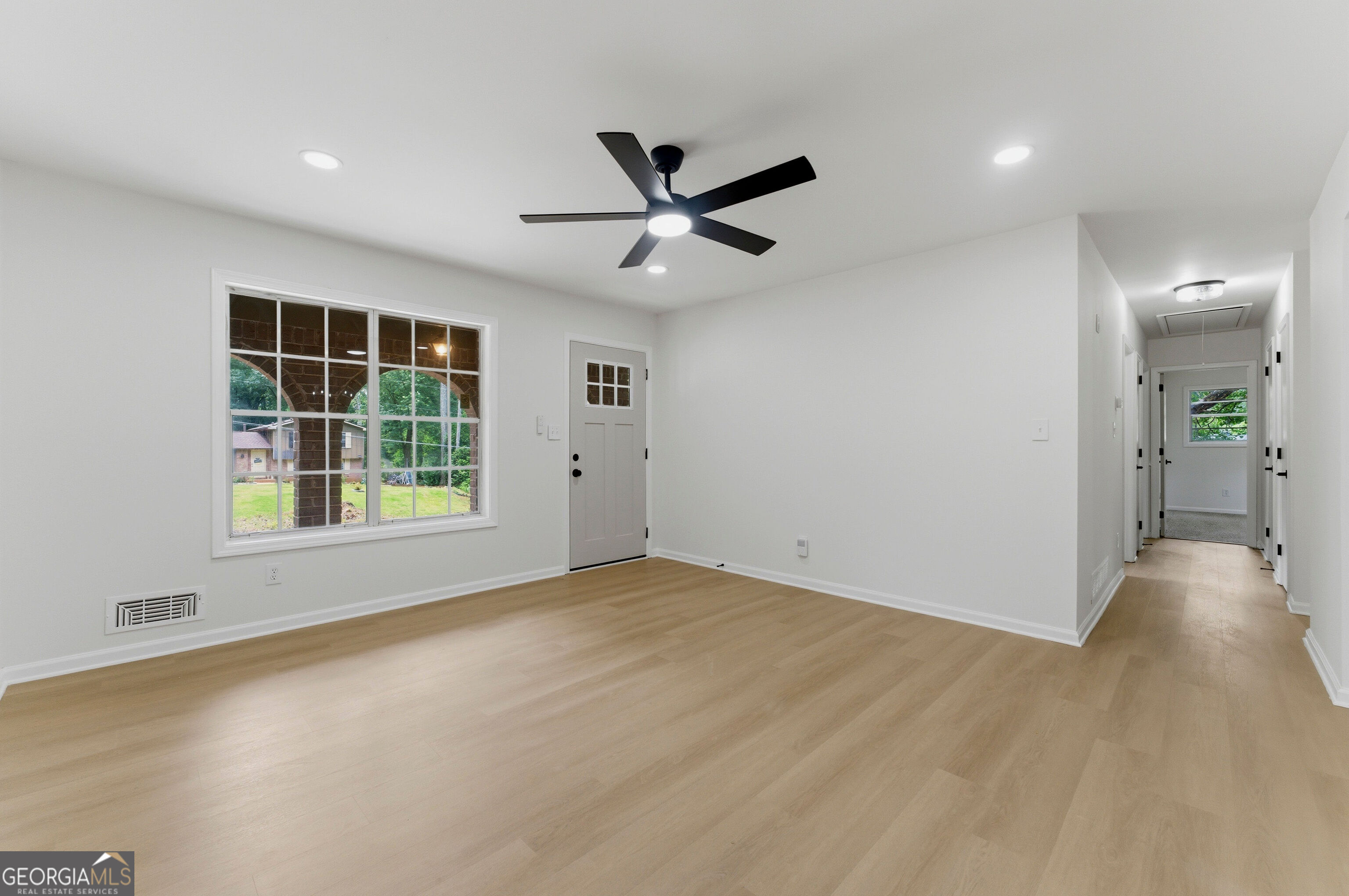 5824 Oakleaf WAY