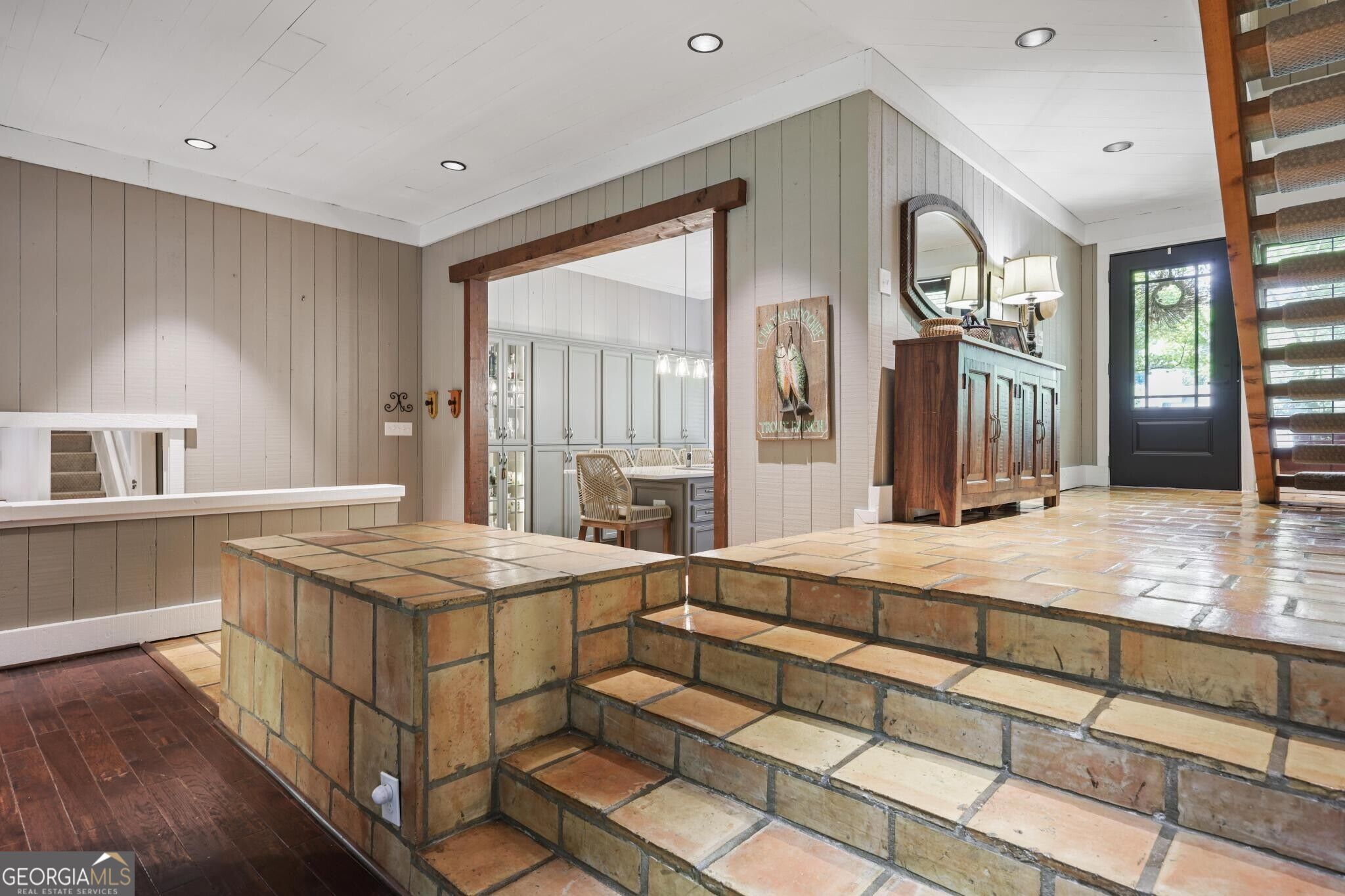 140 River North CT