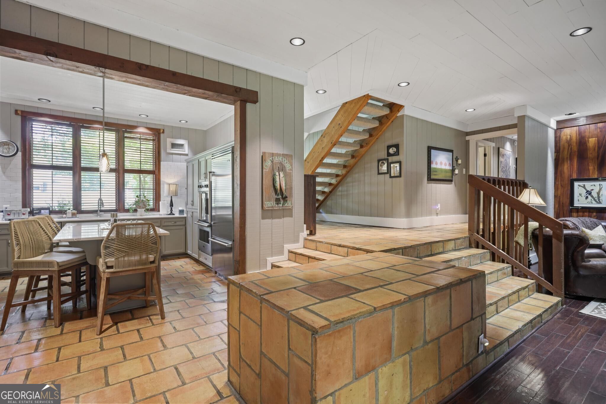 140 River North CT