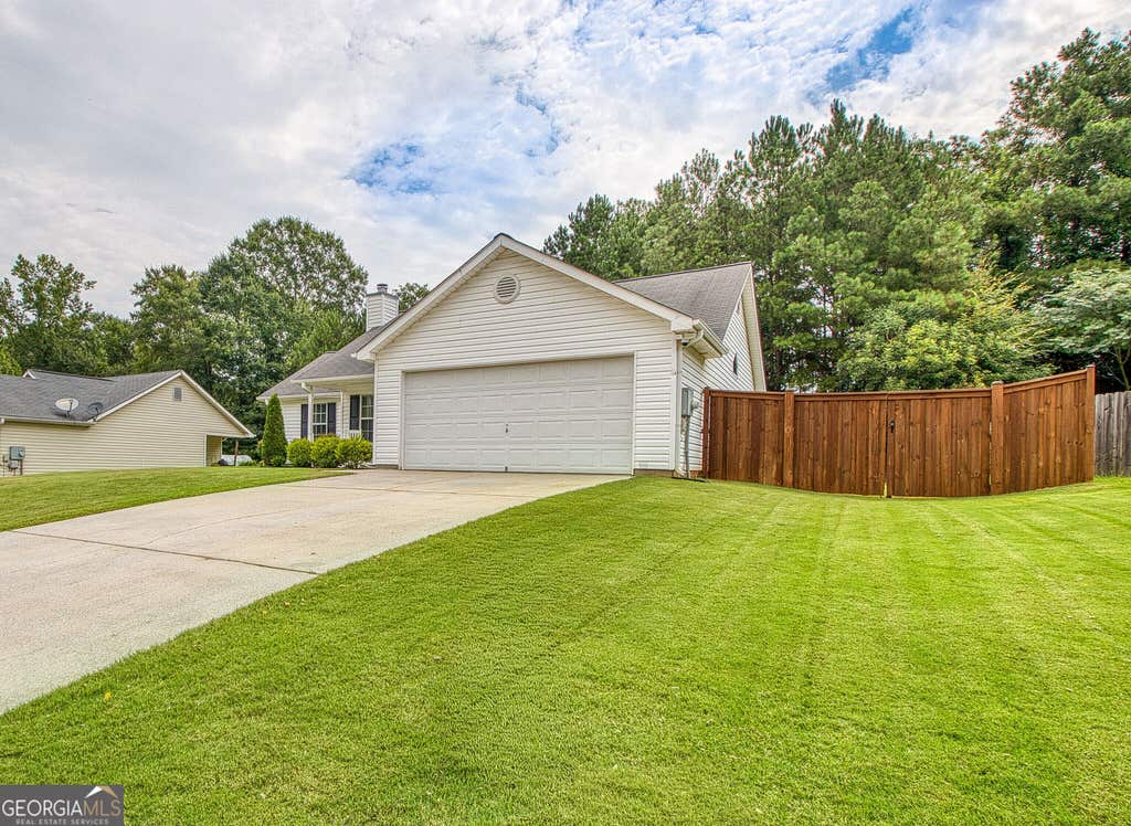 Photo of 185 Creekside Drive, Grantville, GA 30220 (MLS # 10821073)