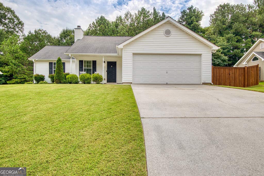 Photo of 185 Creekside Drive, Grantville, GA 30220 (MLS # 10821073)