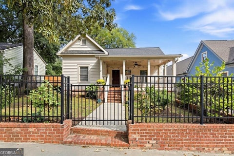 Photo of 743 Bonnie Brae Avenue SW, Atlanta, GA 30310 (MLS # 10852438)