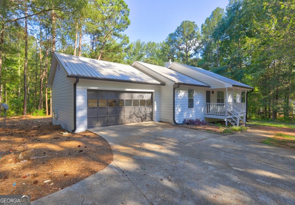 Photo of 132 Southridge Drive, Locust Grove, GA 30248 (MLS # 10879331)