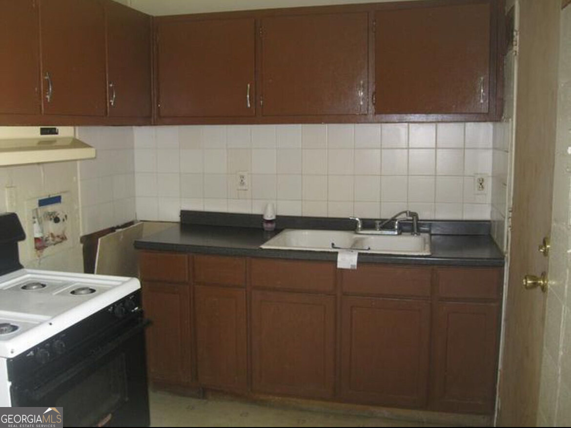 2937 Thomas ST 1A-1B