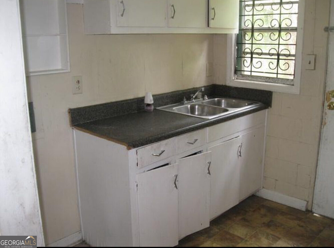 2937 Thomas ST 1A-1B