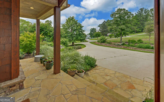 2156 Mockingbird LN