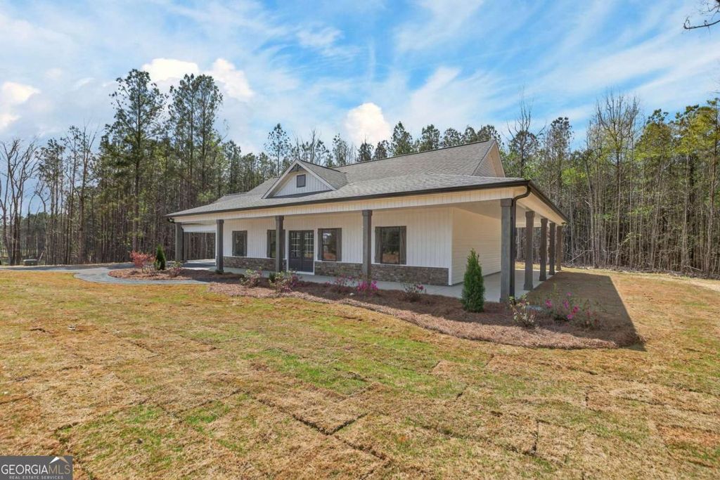 Photo of 5 Georgia Highway 100 ST, Buchanan, GA 30113 (MLS # 10775116)