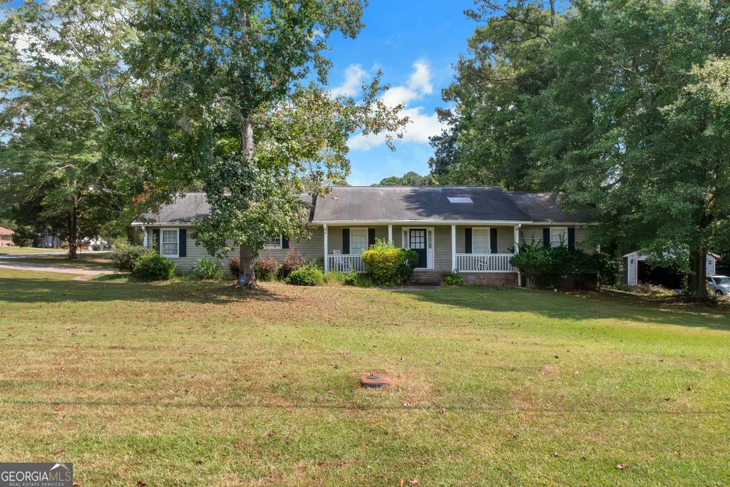 Photo of 3550 Clubhouse Lane SE, Conyers, GA 30094 (MLS # 10761003)