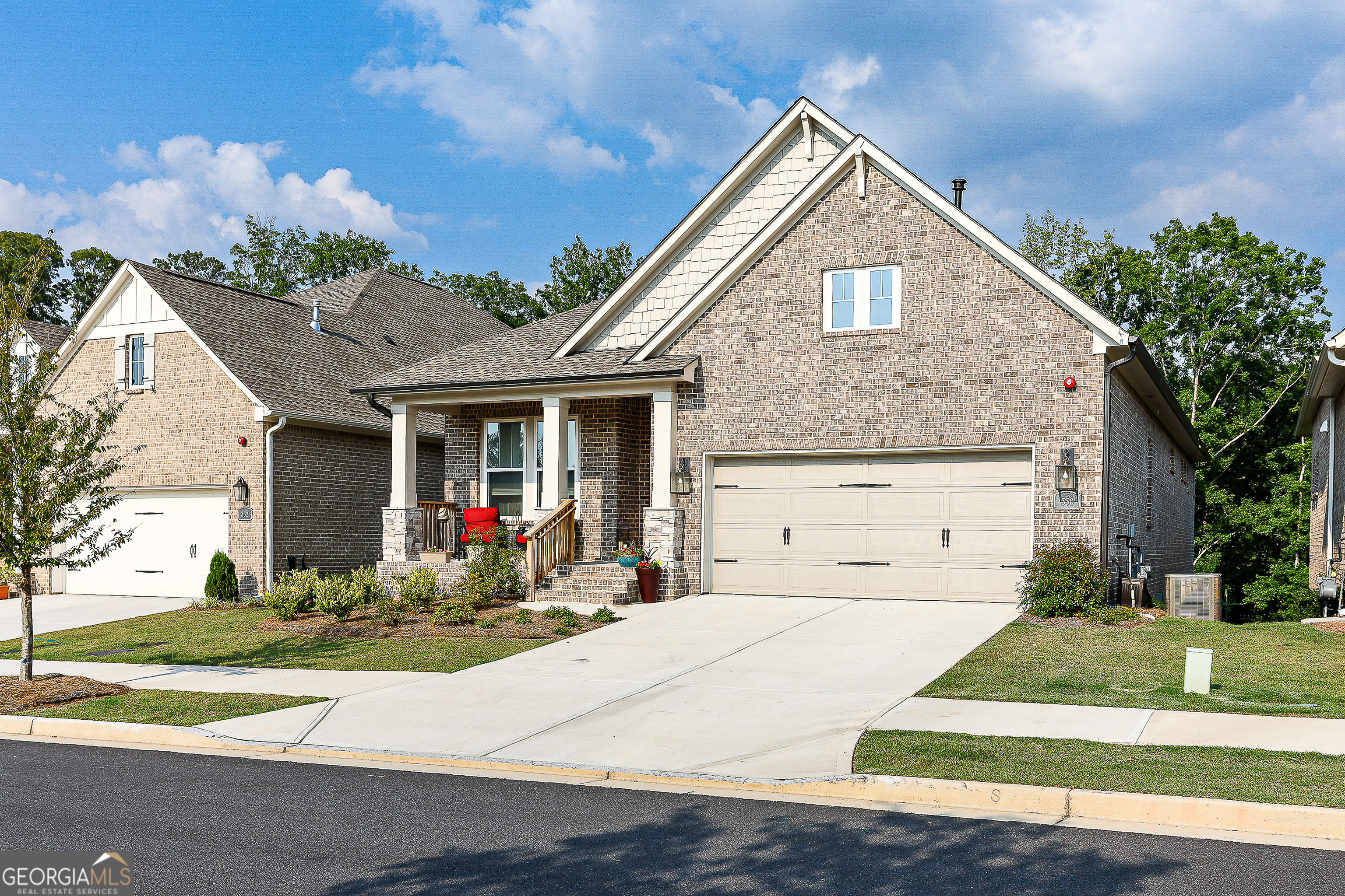 330 Carriage Glen LN