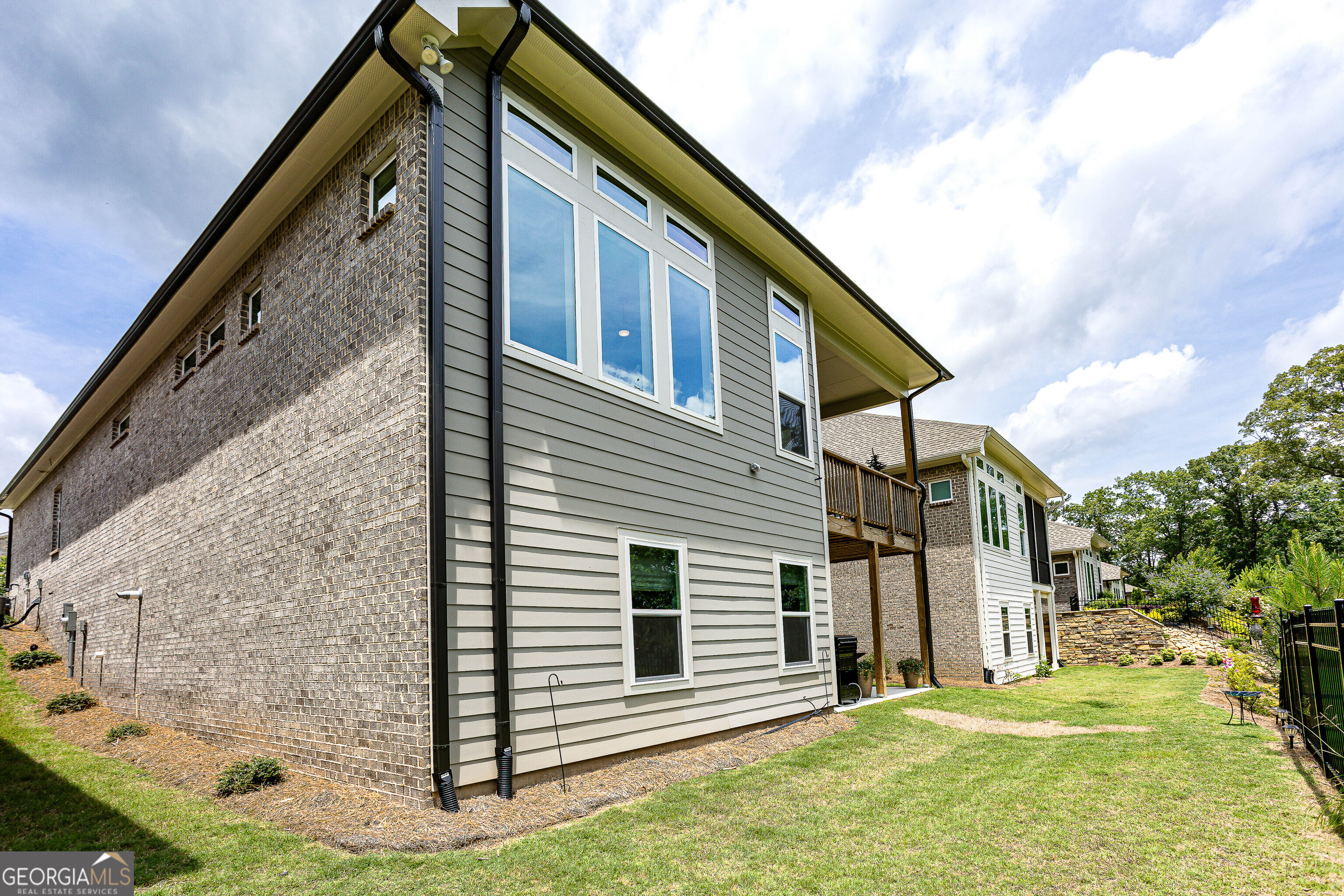 330 Carriage Glen LN