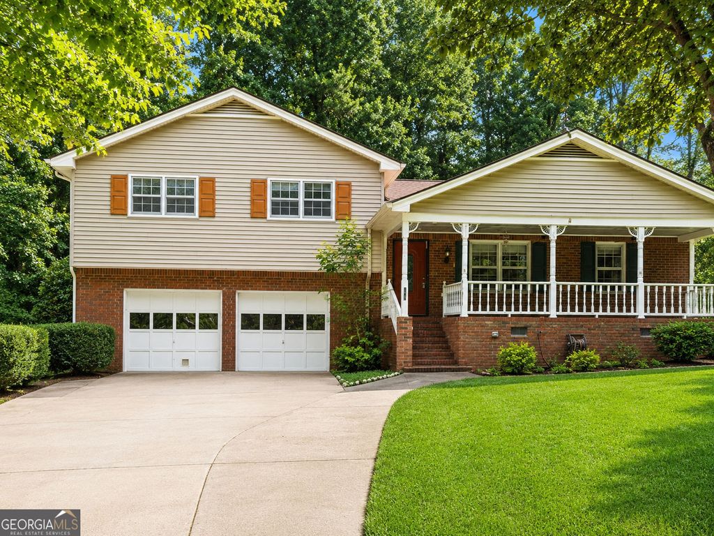 Photo of 677 Bankshire Drive, Suwanee, GA 30024 (MLS # 10791002)