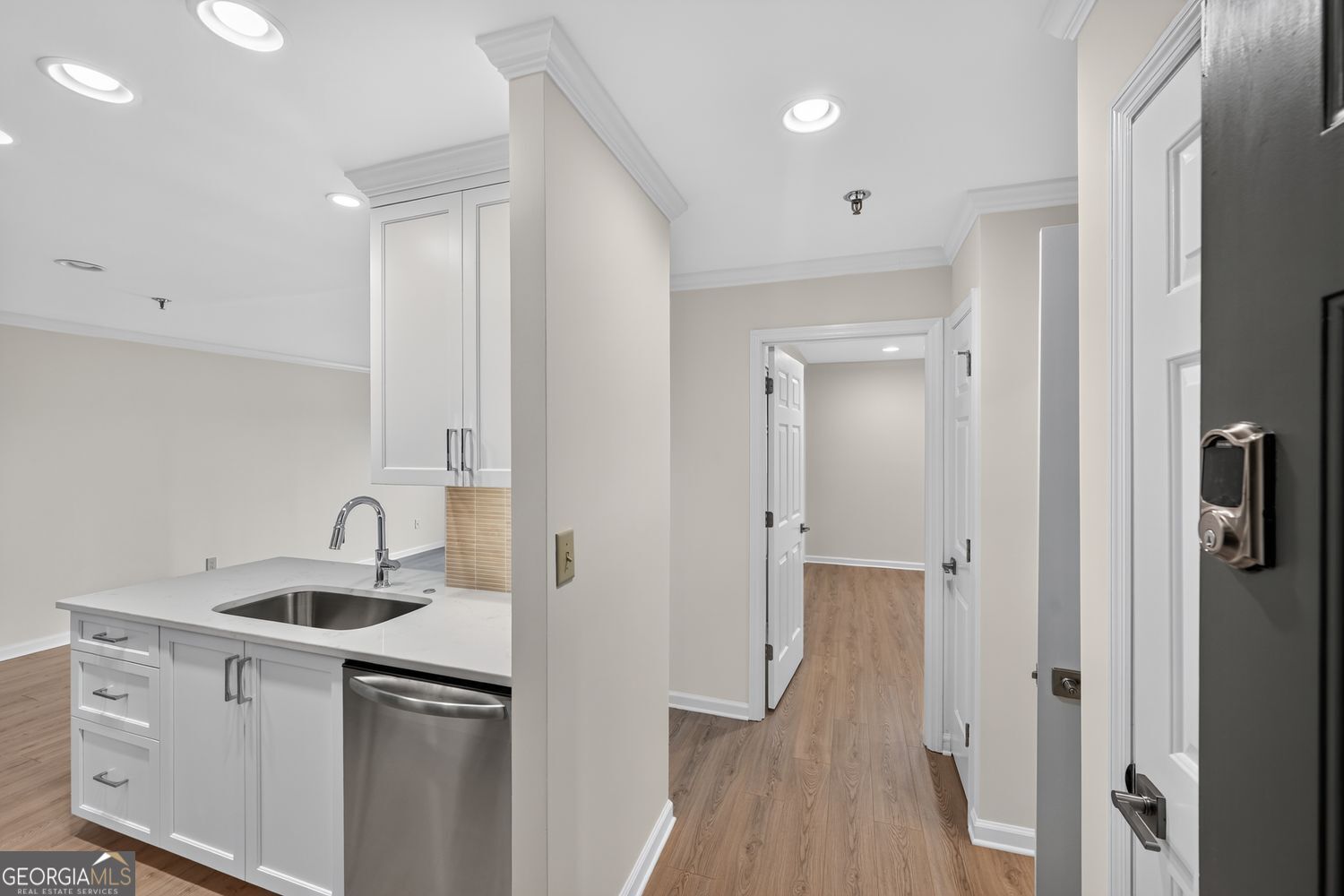 300 Johnson Ferry Rd, RD NE B-603