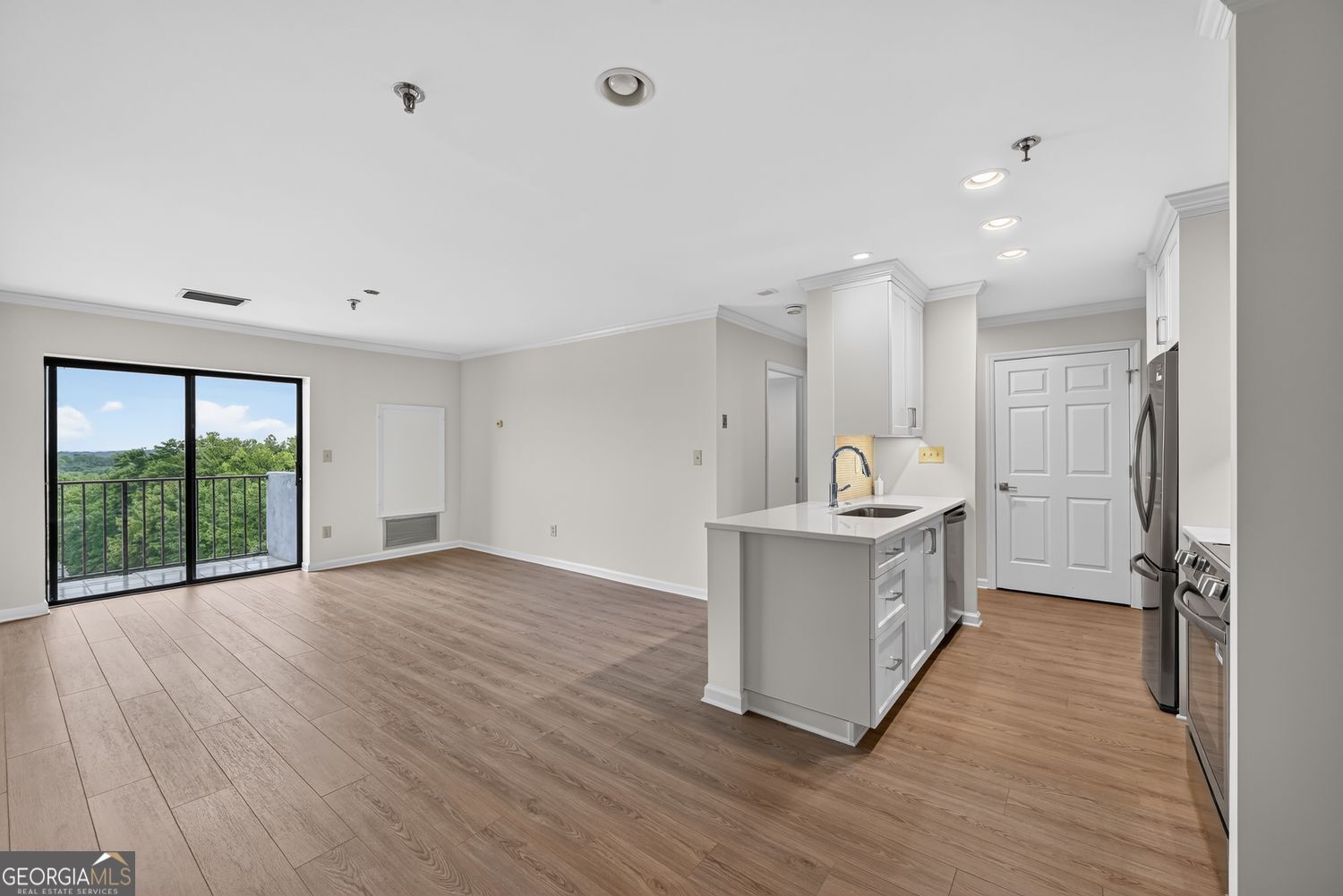 300 Johnson Ferry Rd, RD NE B-603