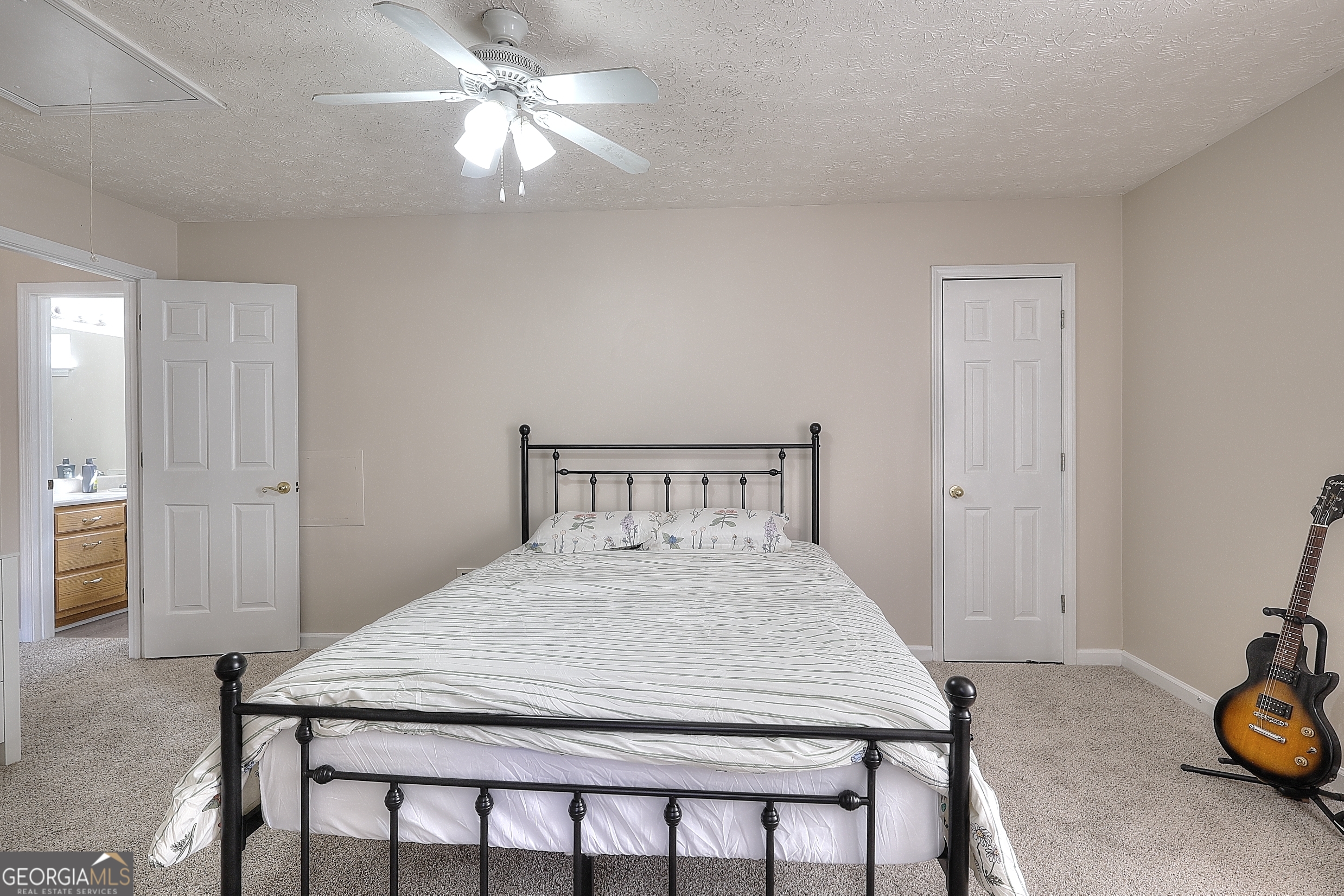 Vinnys Lake - Residential