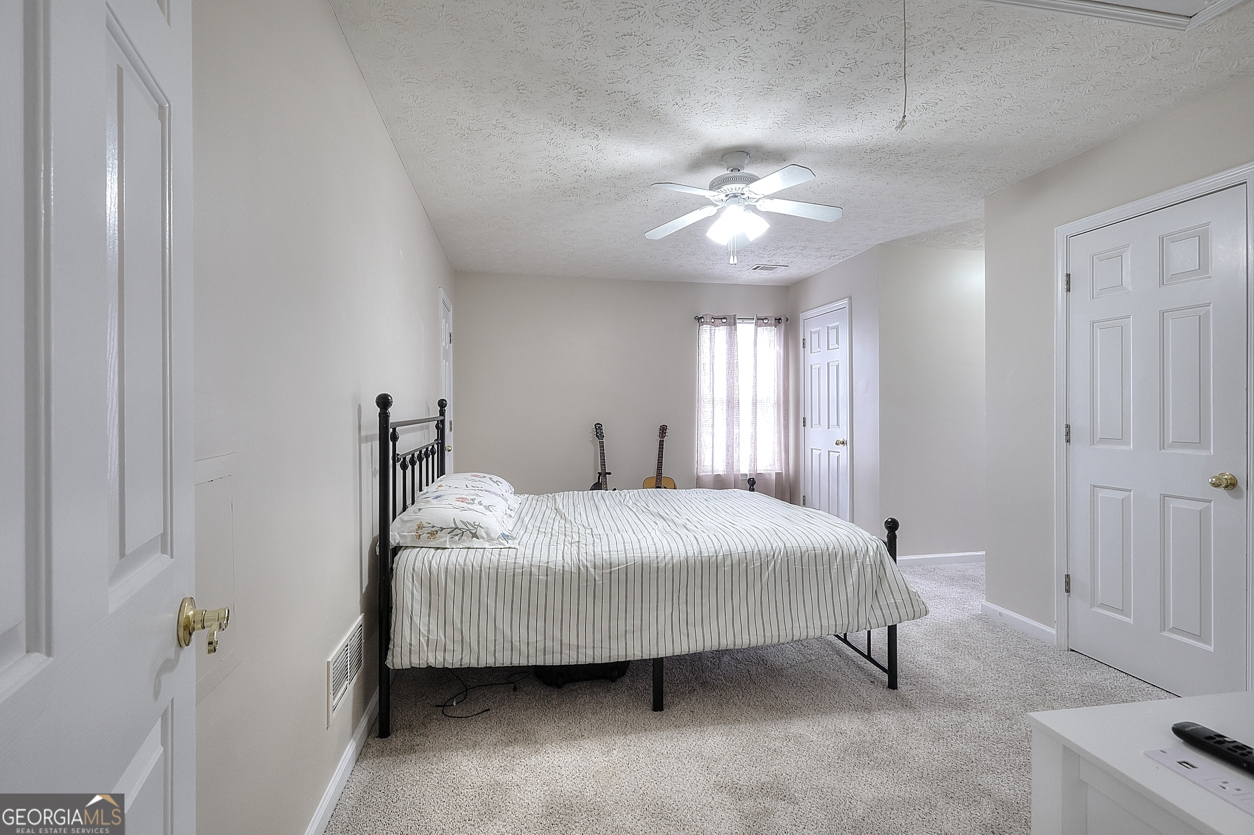 Vinnys Lake - Residential