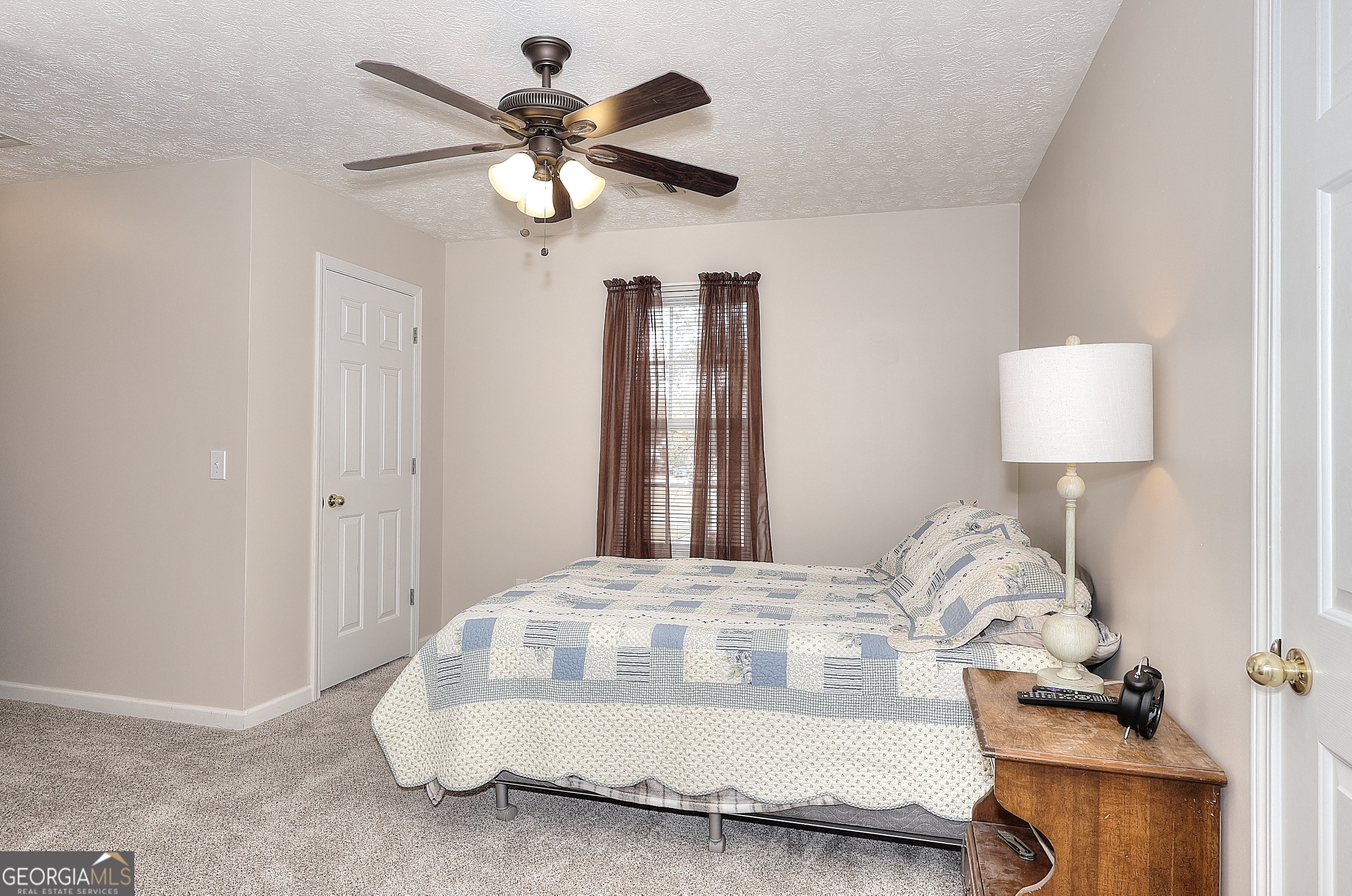 Vinnys Lake - Residential