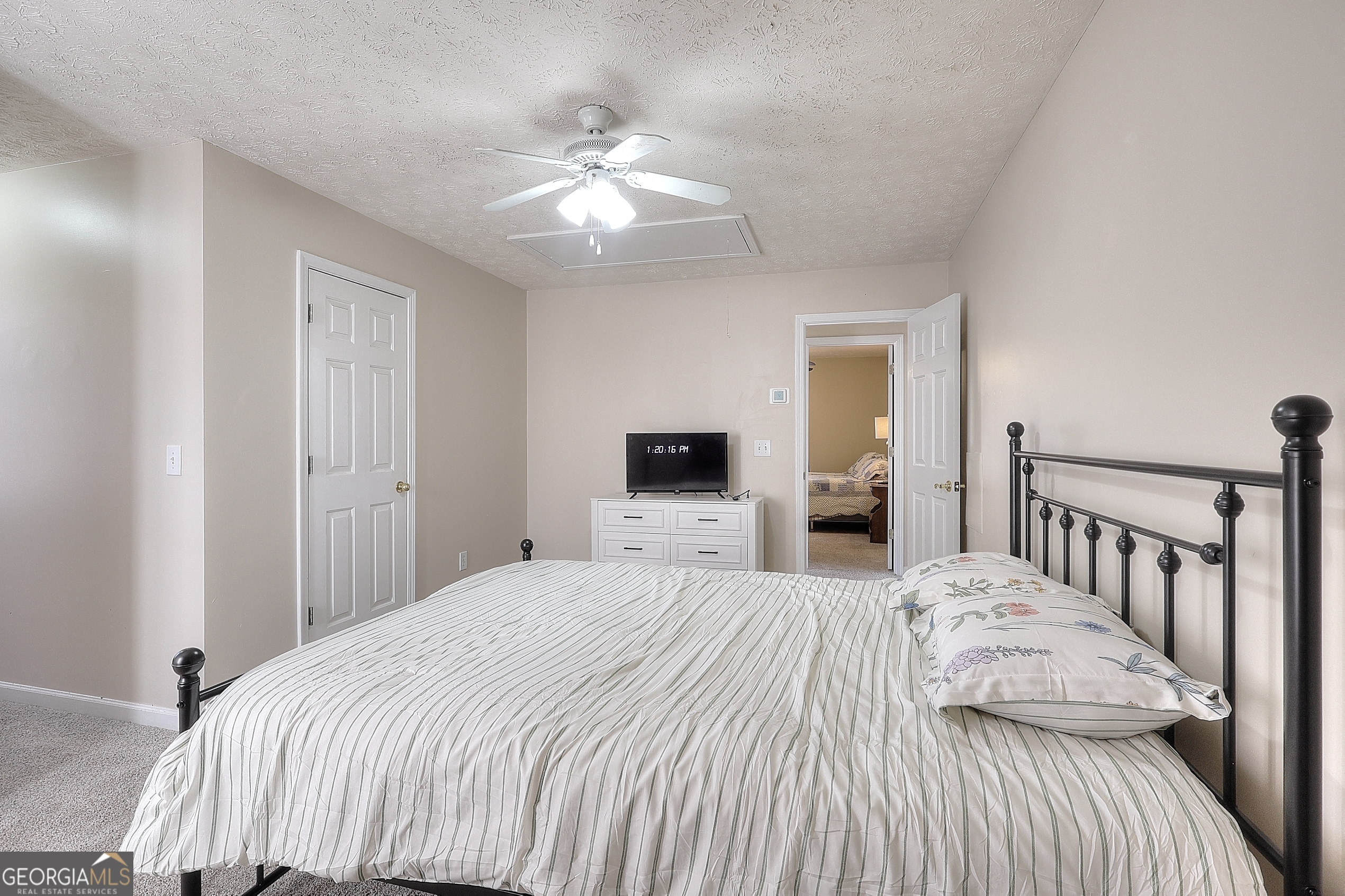 Vinnys Lake - Residential