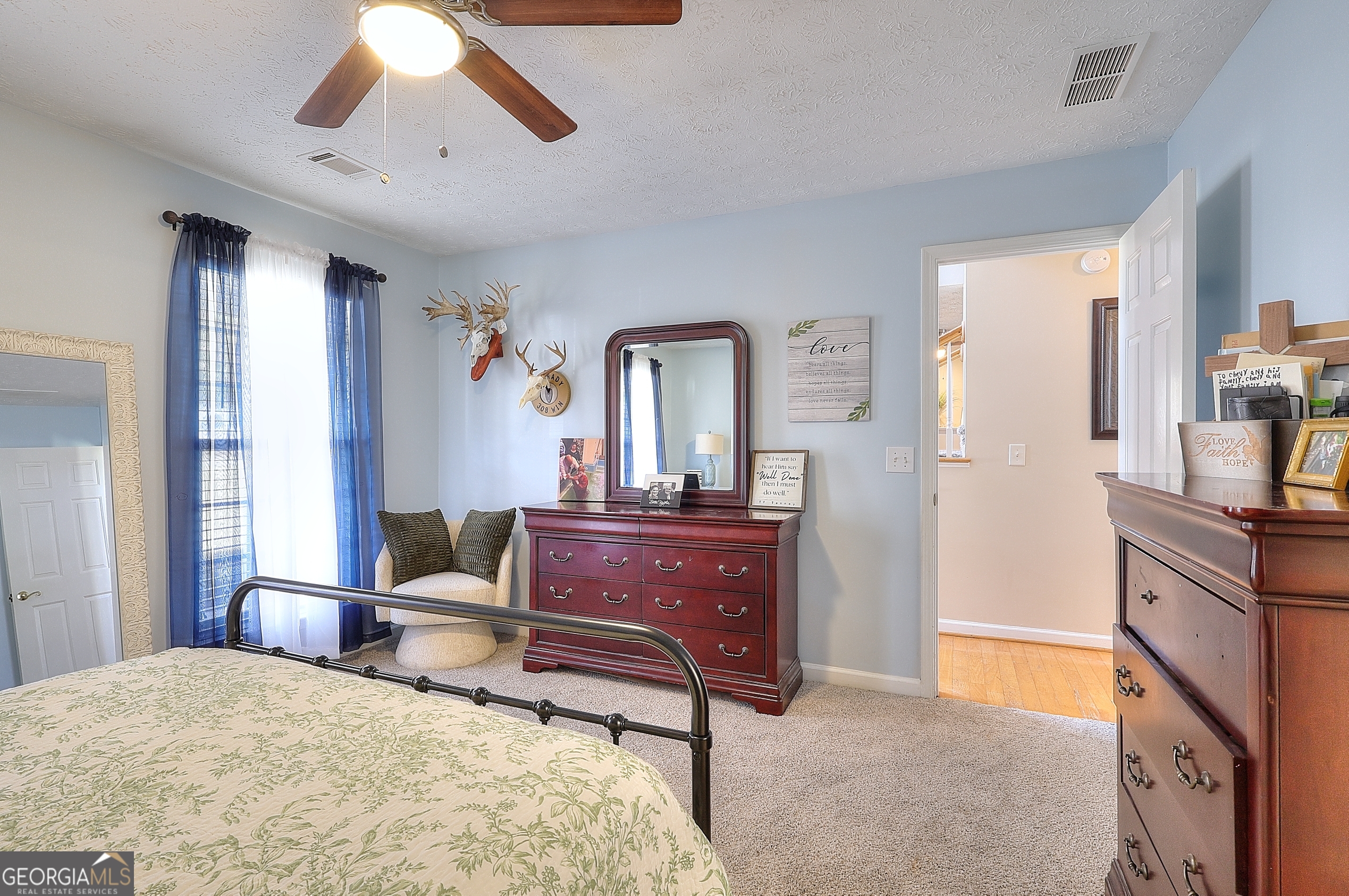 Vinnys Lake - Residential