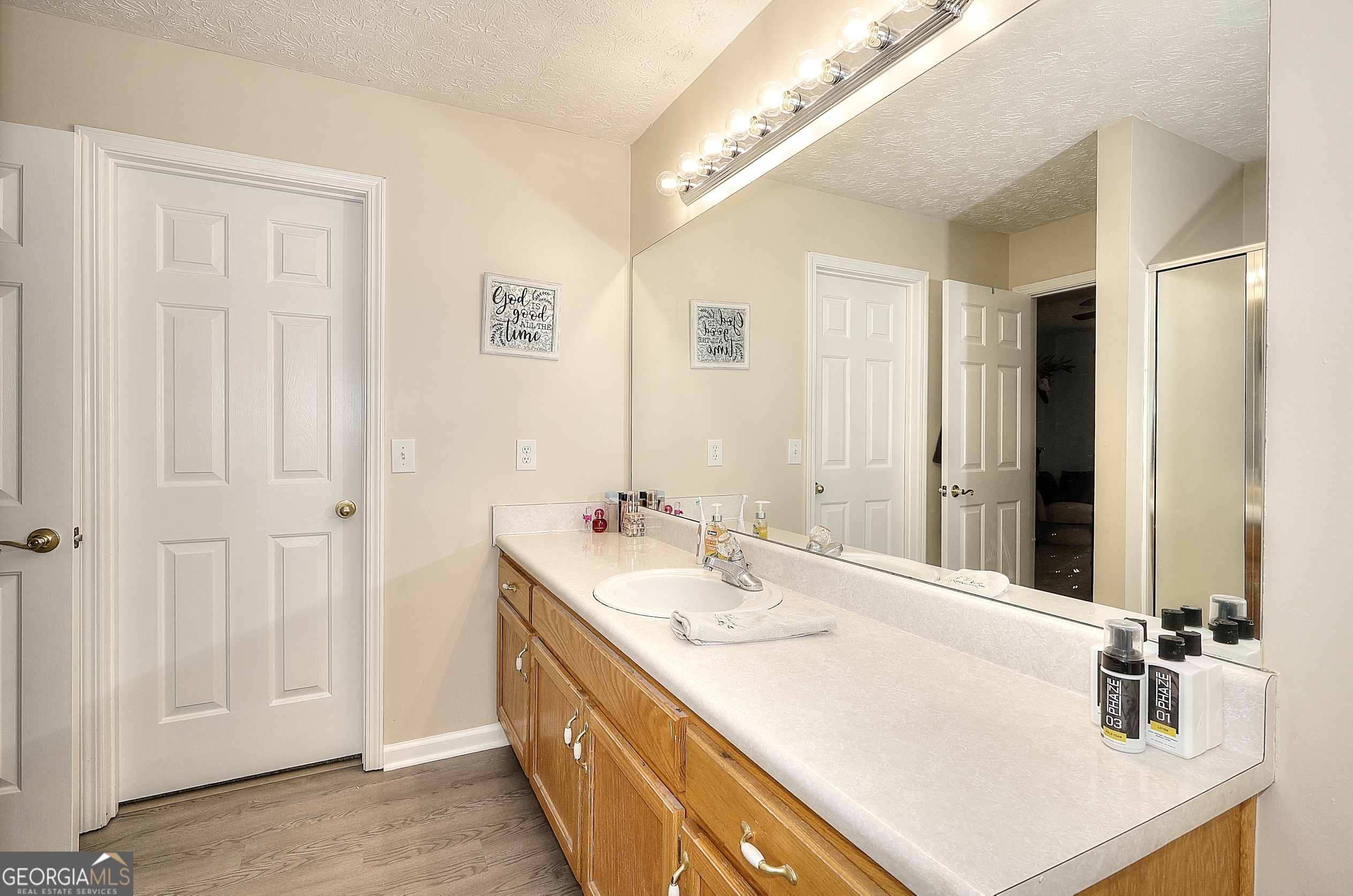 Vinnys Lake - Residential