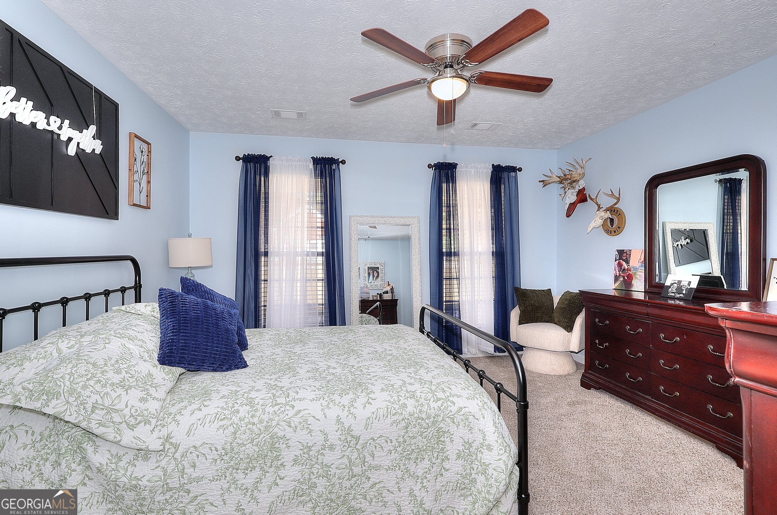 Vinnys Lake - Residential