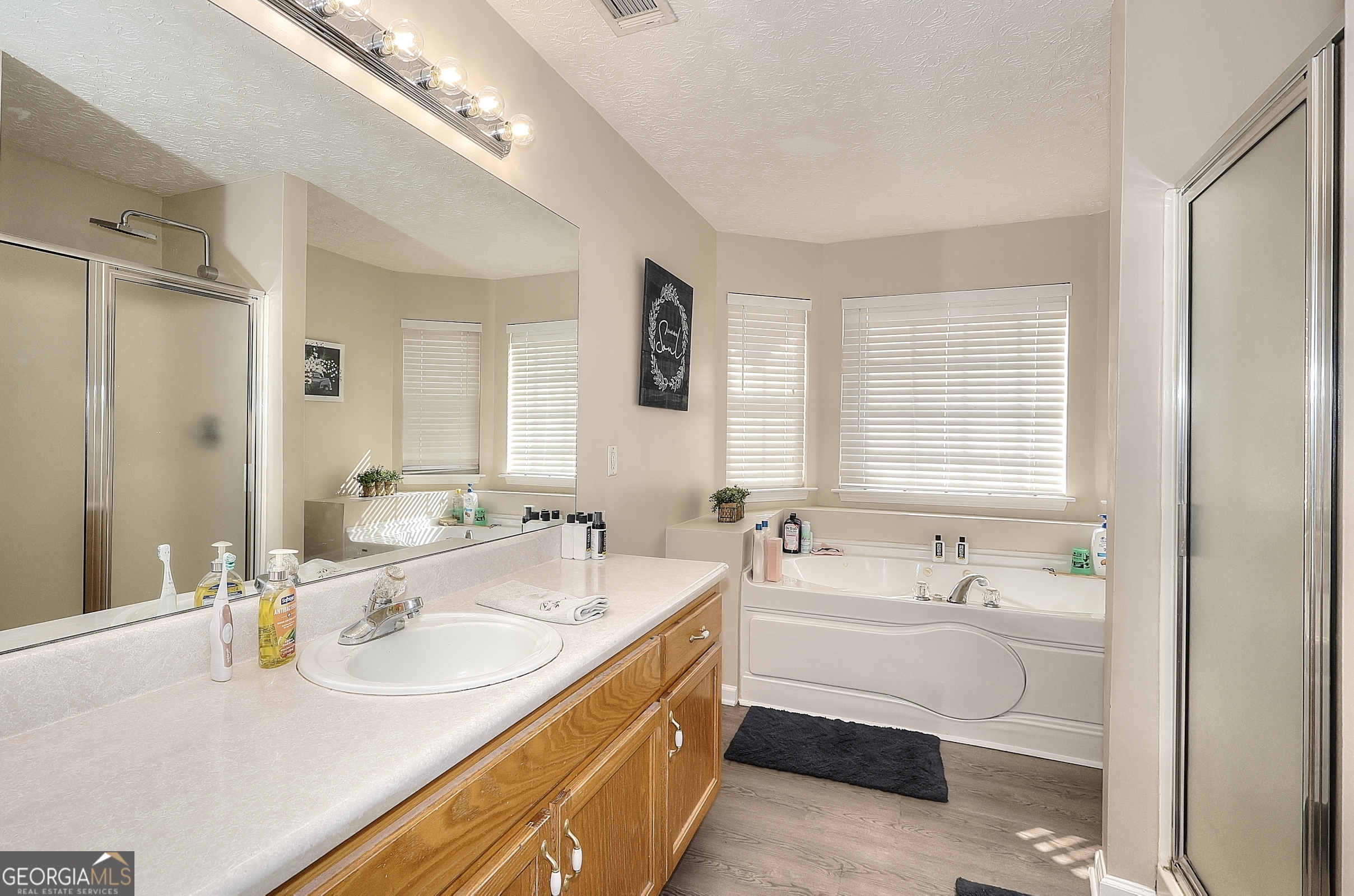 Vinnys Lake - Residential