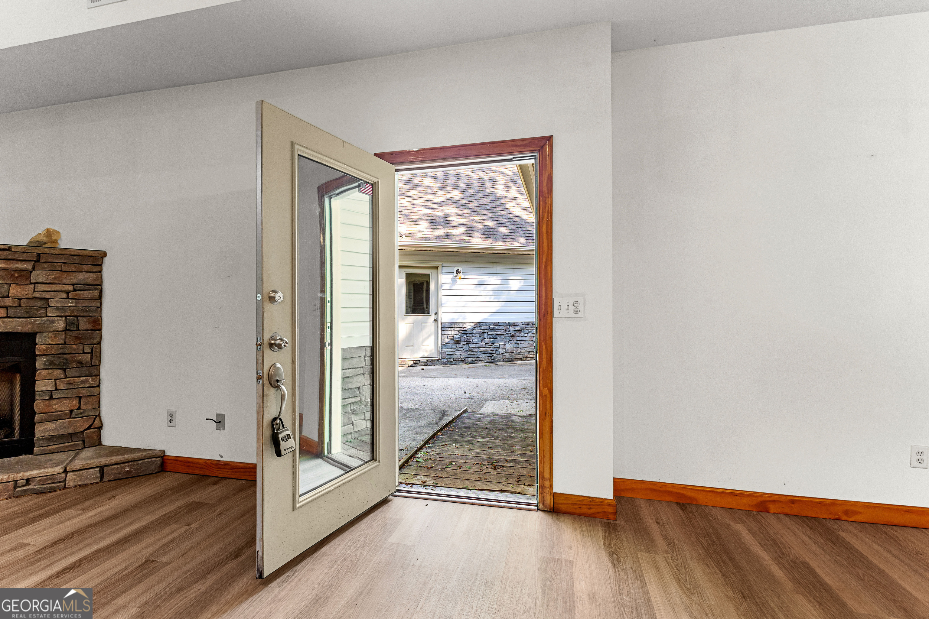 Barnesville, Georgia 30204, United States, 4 Bedrooms Bedrooms, ,2 BathroomsBathrooms,Residential,Pending,111576