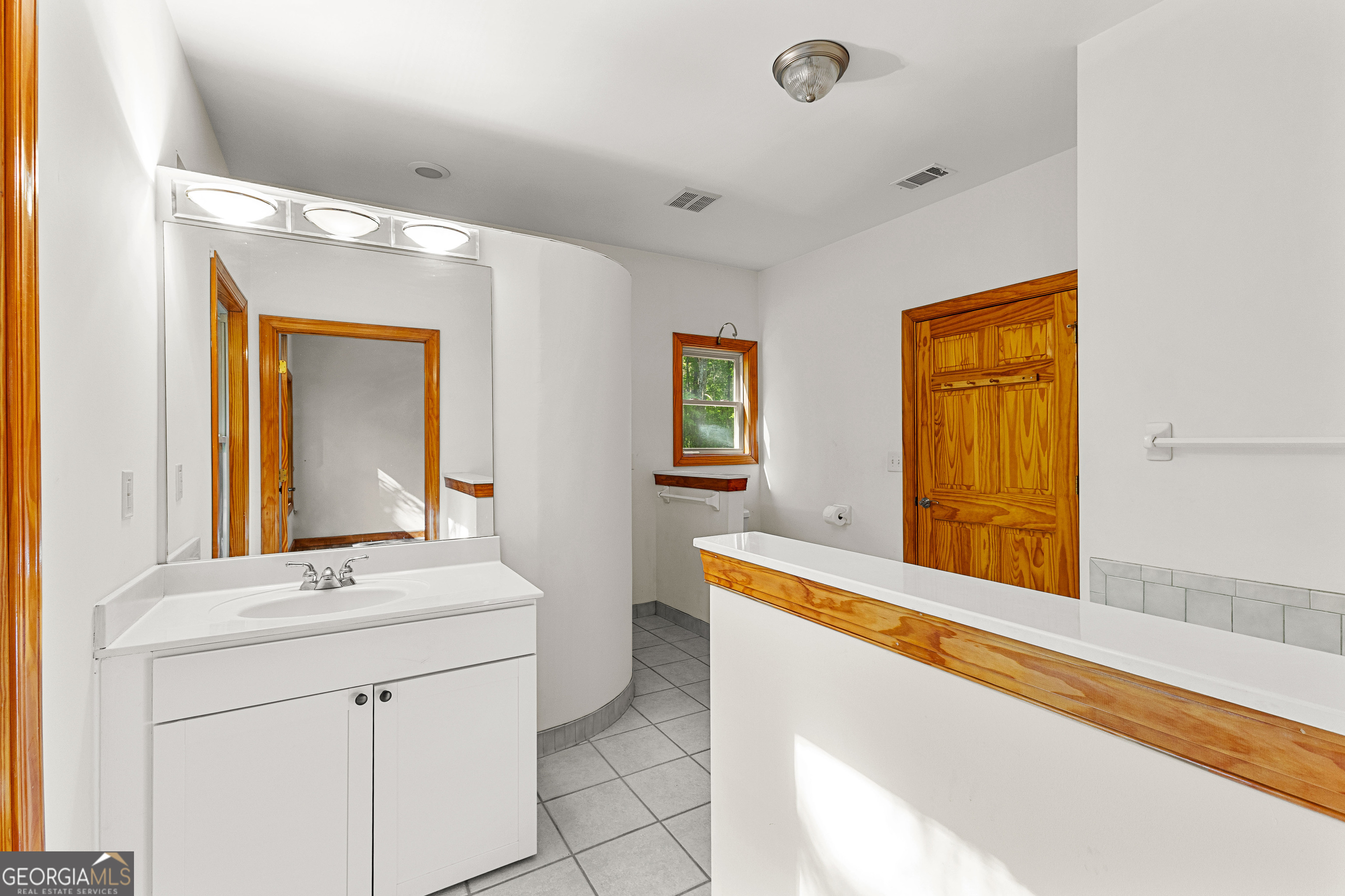 Barnesville, Georgia 30204, United States, 4 Bedrooms Bedrooms, ,2 BathroomsBathrooms,Residential,Pending,111576