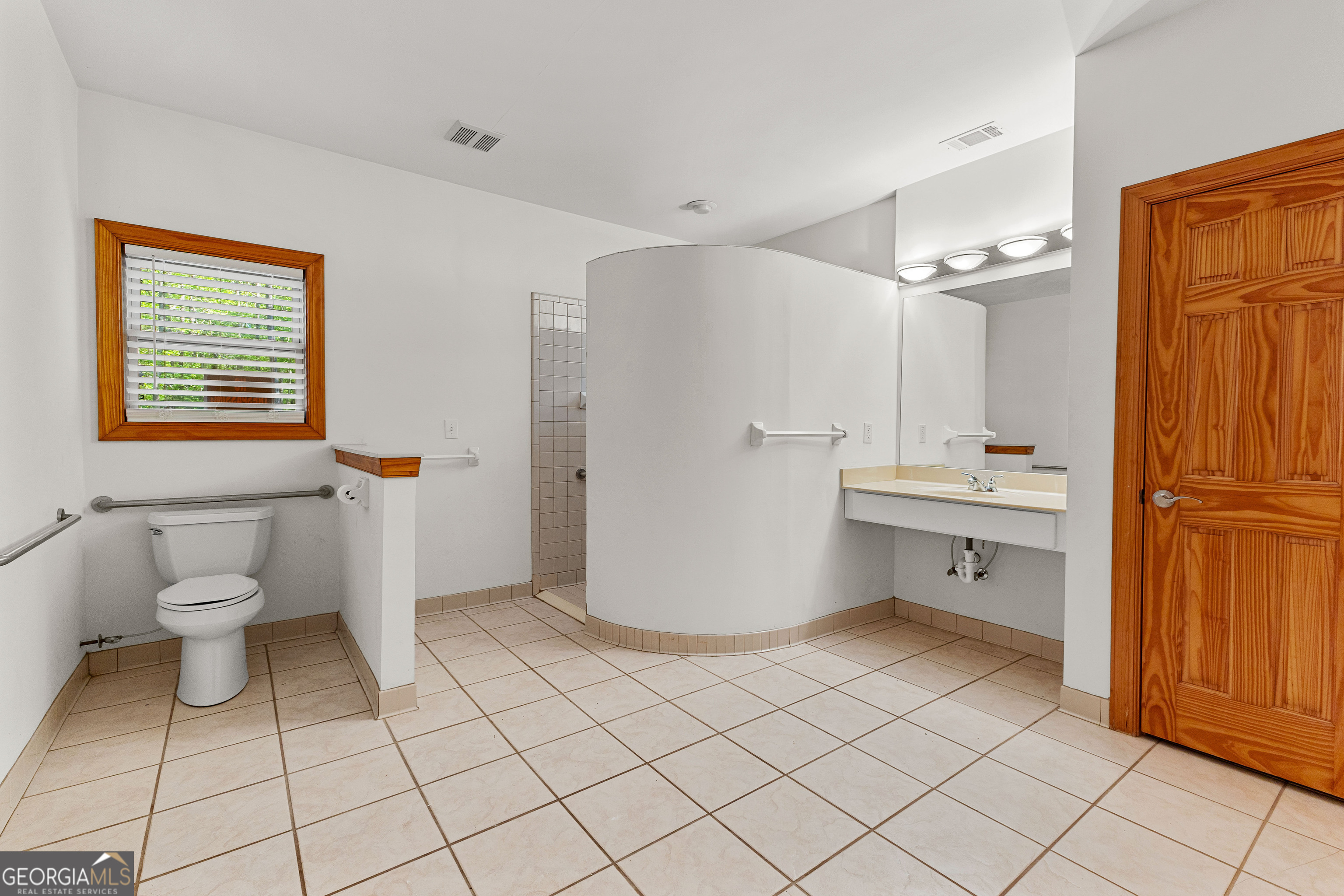 Barnesville, Georgia 30204, United States, 4 Bedrooms Bedrooms, ,2 BathroomsBathrooms,Residential,Pending,111576