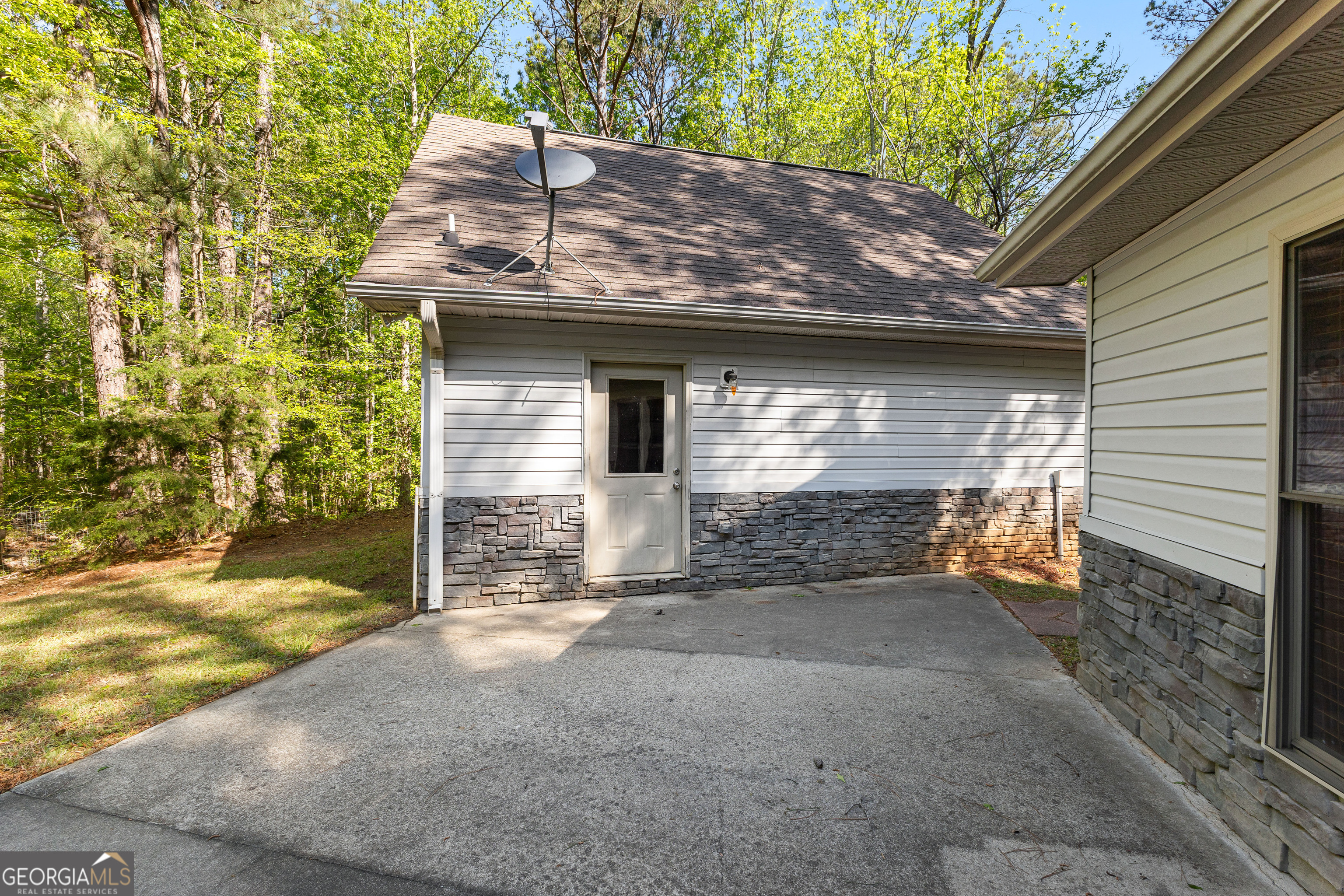 Barnesville, Georgia 30204, United States, 4 Bedrooms Bedrooms, ,2 BathroomsBathrooms,Residential,Pending,111576