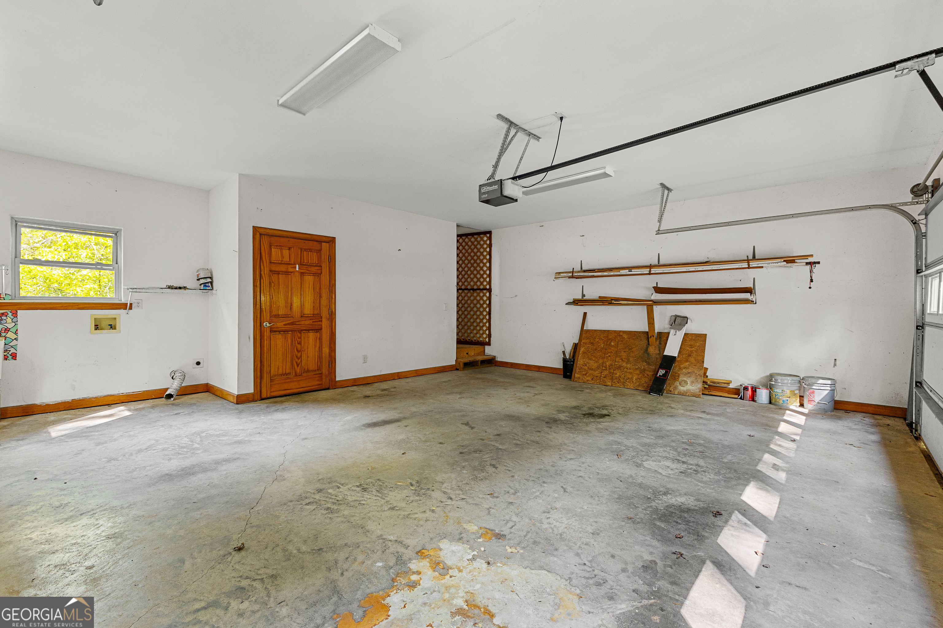 Barnesville, Georgia 30204, United States, 4 Bedrooms Bedrooms, ,2 BathroomsBathrooms,Residential,Pending,111576