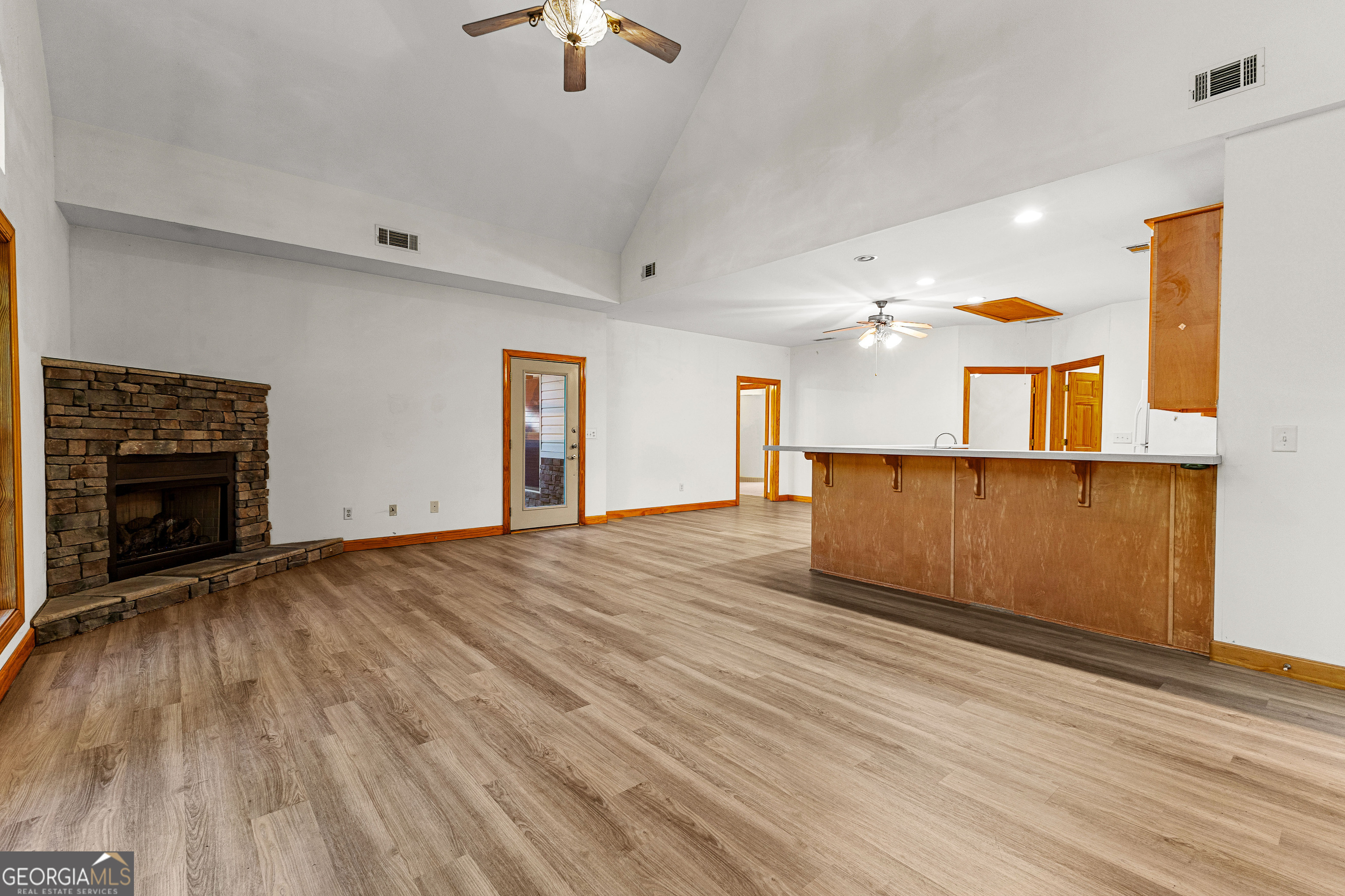 Barnesville, Georgia 30204, United States, 4 Bedrooms Bedrooms, ,2 BathroomsBathrooms,Residential,Pending,111576