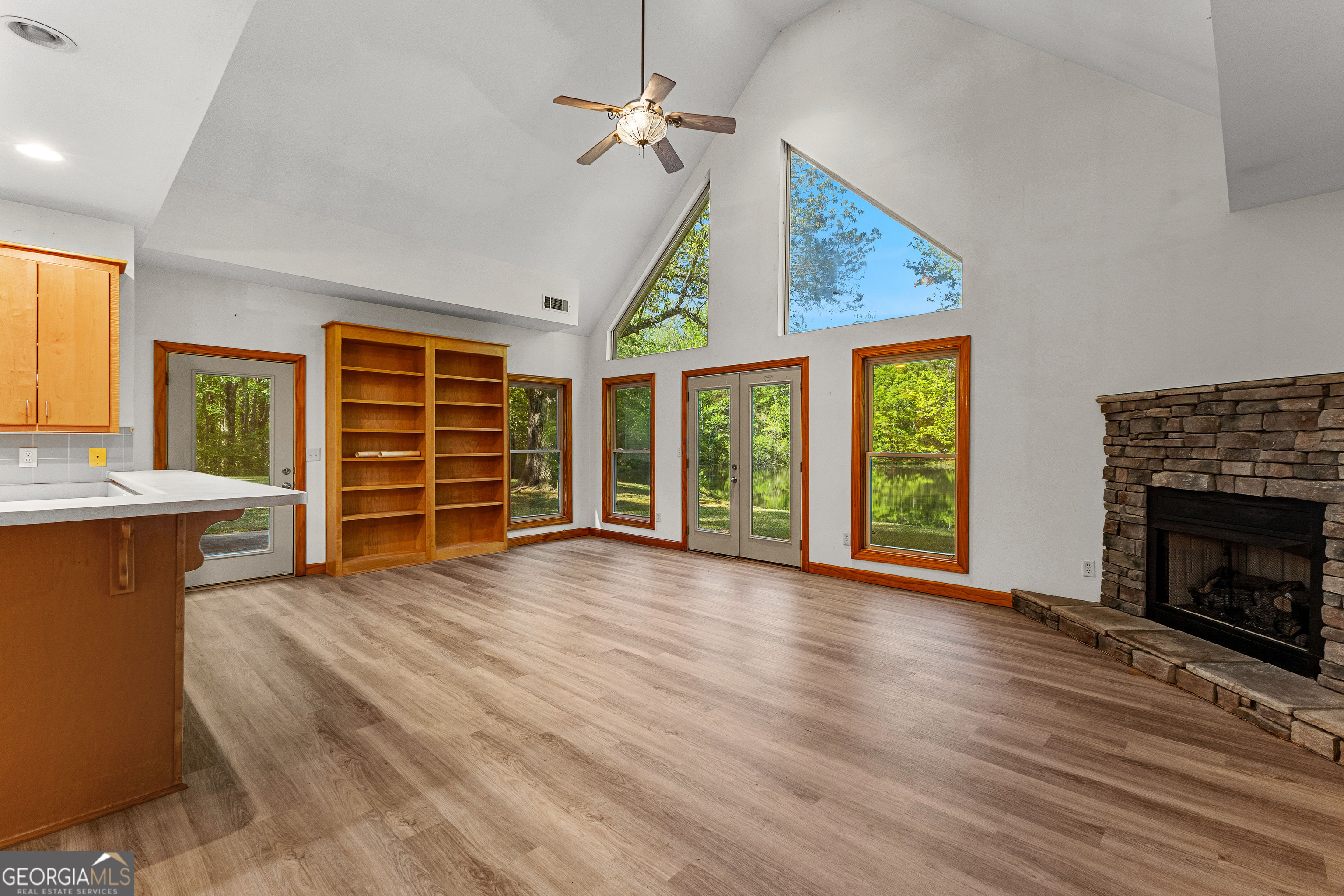 Barnesville, Georgia 30204, United States, 4 Bedrooms Bedrooms, ,2 BathroomsBathrooms,Residential,Pending,111576