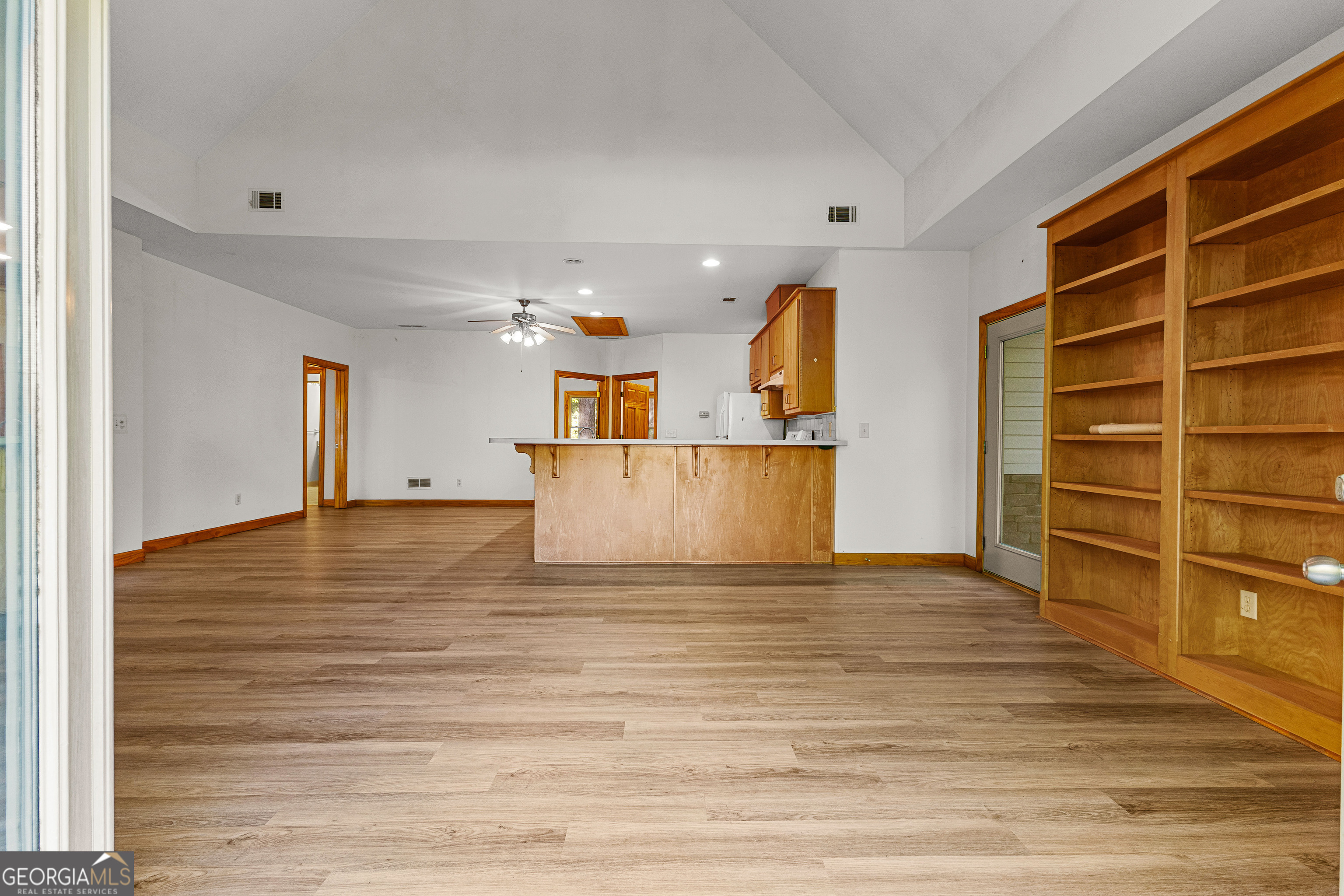 Barnesville, Georgia 30204, United States, 4 Bedrooms Bedrooms, ,2 BathroomsBathrooms,Residential,Pending,111576