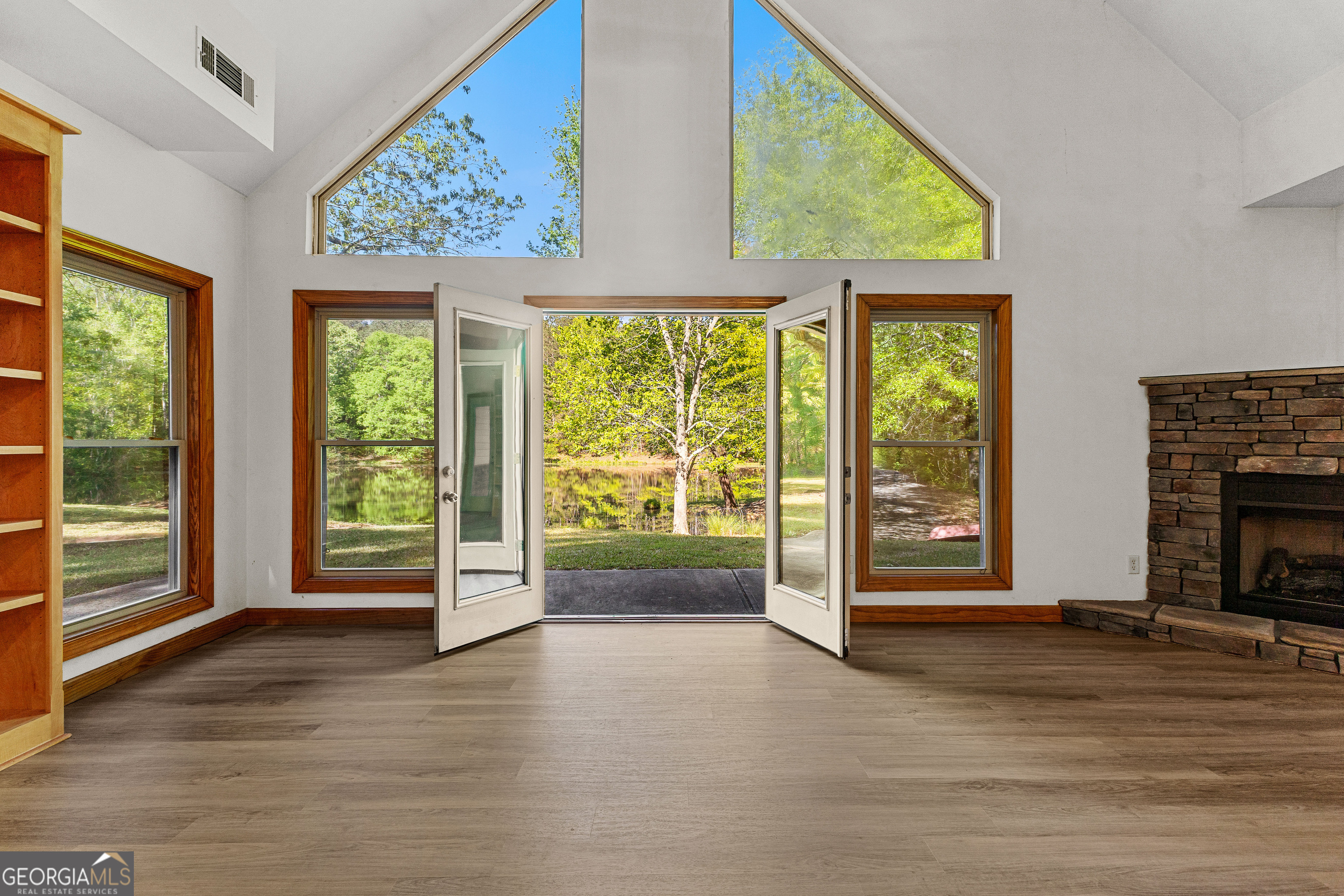 Barnesville, Georgia 30204, United States, 4 Bedrooms Bedrooms, ,2 BathroomsBathrooms,Residential,Pending,111576