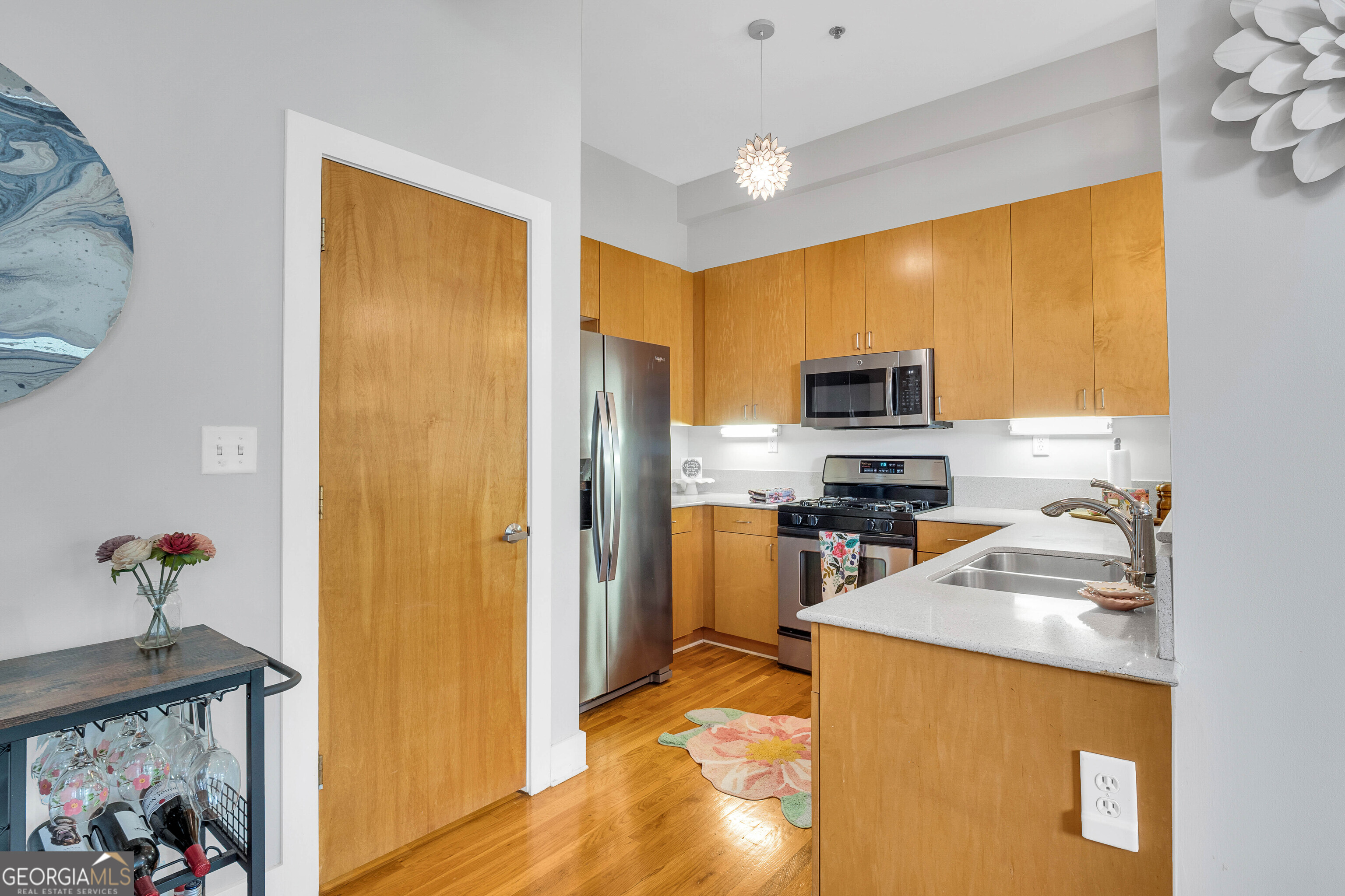 15 Waddell ST 204