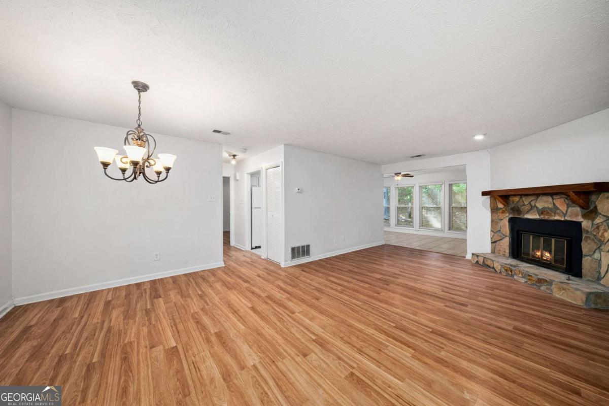 4013 Lake Pointe CIR