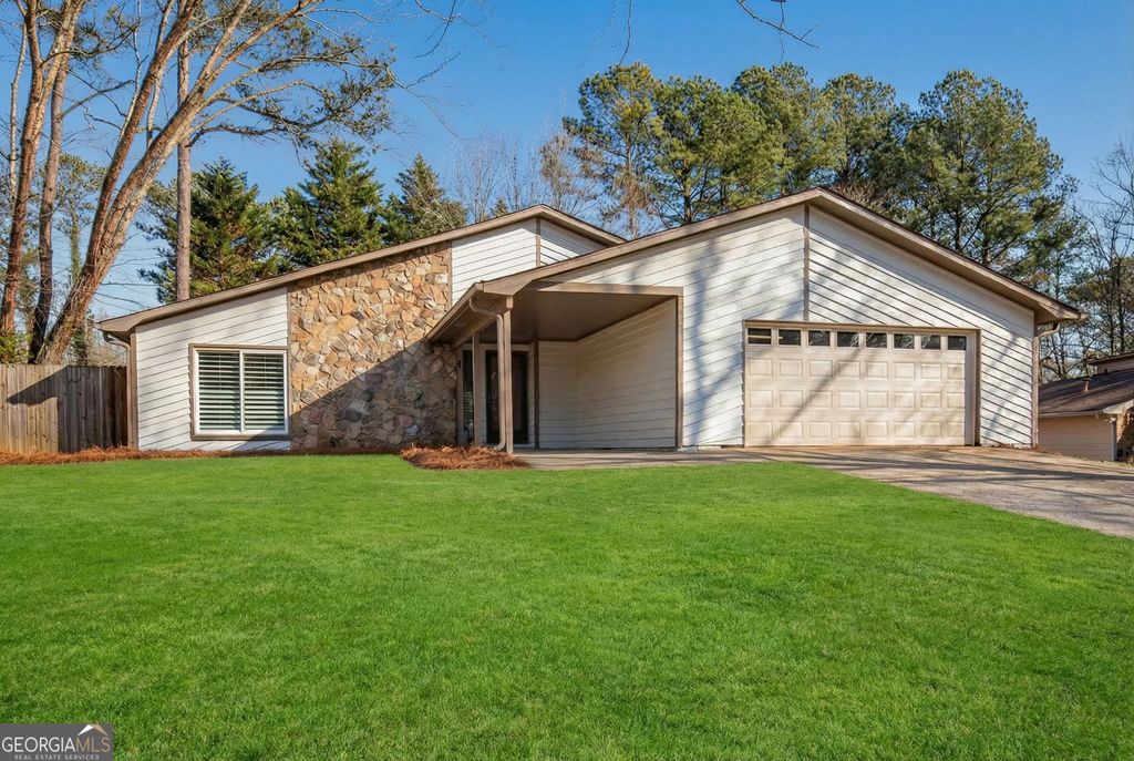 Photo of 860 Waterbrook Court, Roswell, GA 30076 (MLS # 10767372)