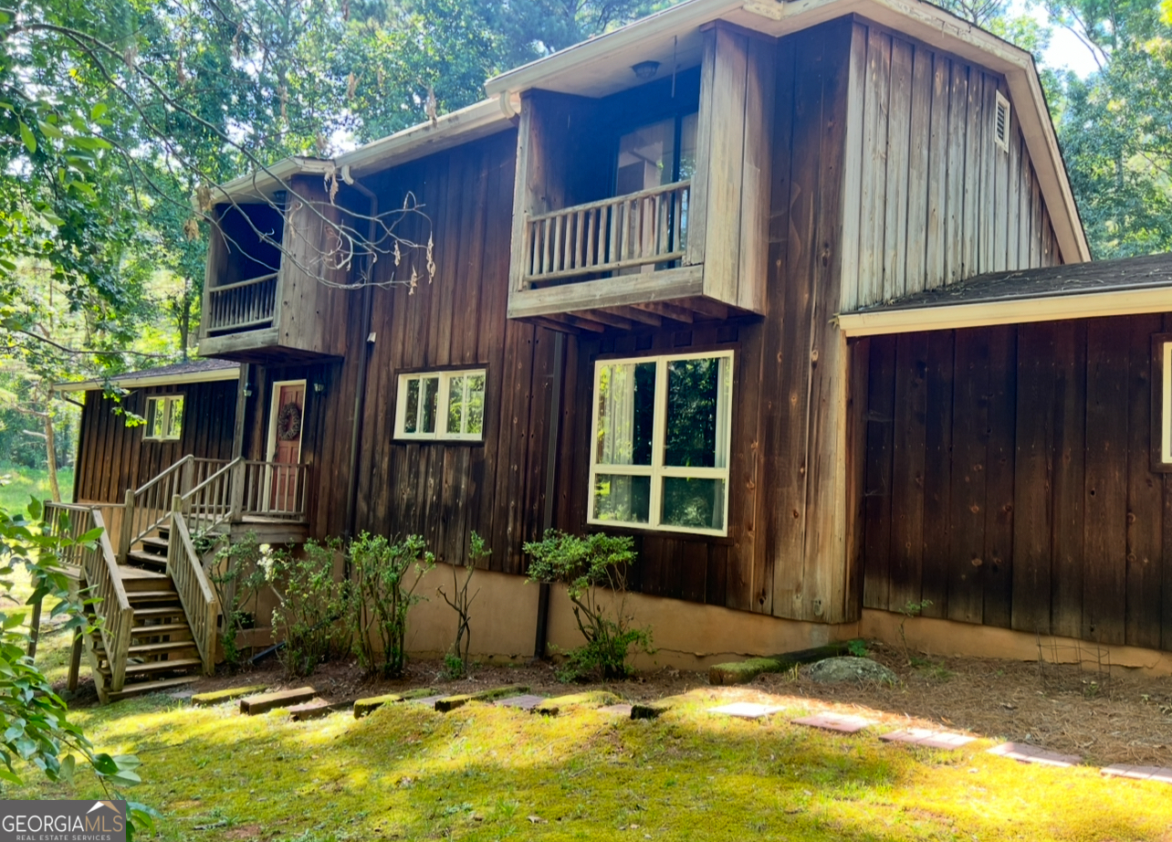 three bedroom, 2 1/2 bath two story home built 1974, beautiful stone fireplace in livingroom, large master bedroom w/fireplace,2 basement areas, seperate 800 sq ft guest house or pool house with garage and bath, greenhouse, three bay barn on 4,251 acres, in-ground pool with stone deck, 2 lots 1.95 and 2.30 for total of 4.251, copy of survey on property, 169' frontage on freemanville rd