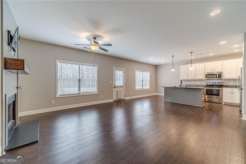 1587 Pointe South CIR