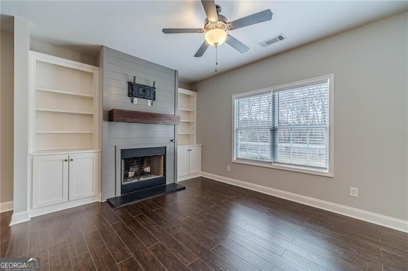 1587 Pointe South CIR