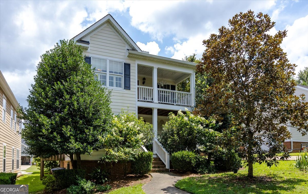 Adorable Providence Home you have Been waiting For! This one is So Cute and Seller is the Only Owner! Great Space! Open Floor Plan! Relaxed Easy Living. This one has an extra Den Upstairs too. You Will Love Having the Community Pool, Tennis/Pickleball Court, Walking Trails and Close to Fun Restaurants, Shopping, and close to the Expressway For Quick Access! Don't Miss This ONE!