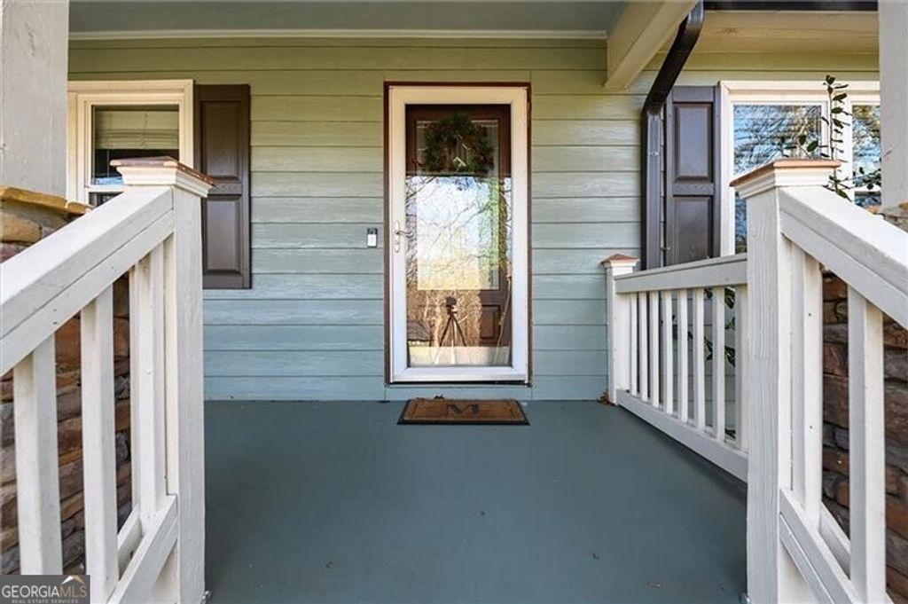 Photo of 1443 Lakeshore Circle, Gainesville, GA 30501 (MLS # 10698271)