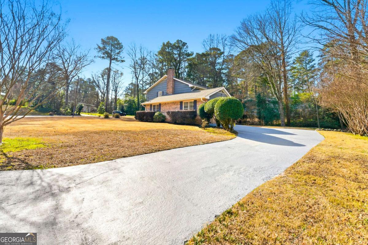 2313 Street Deville NE