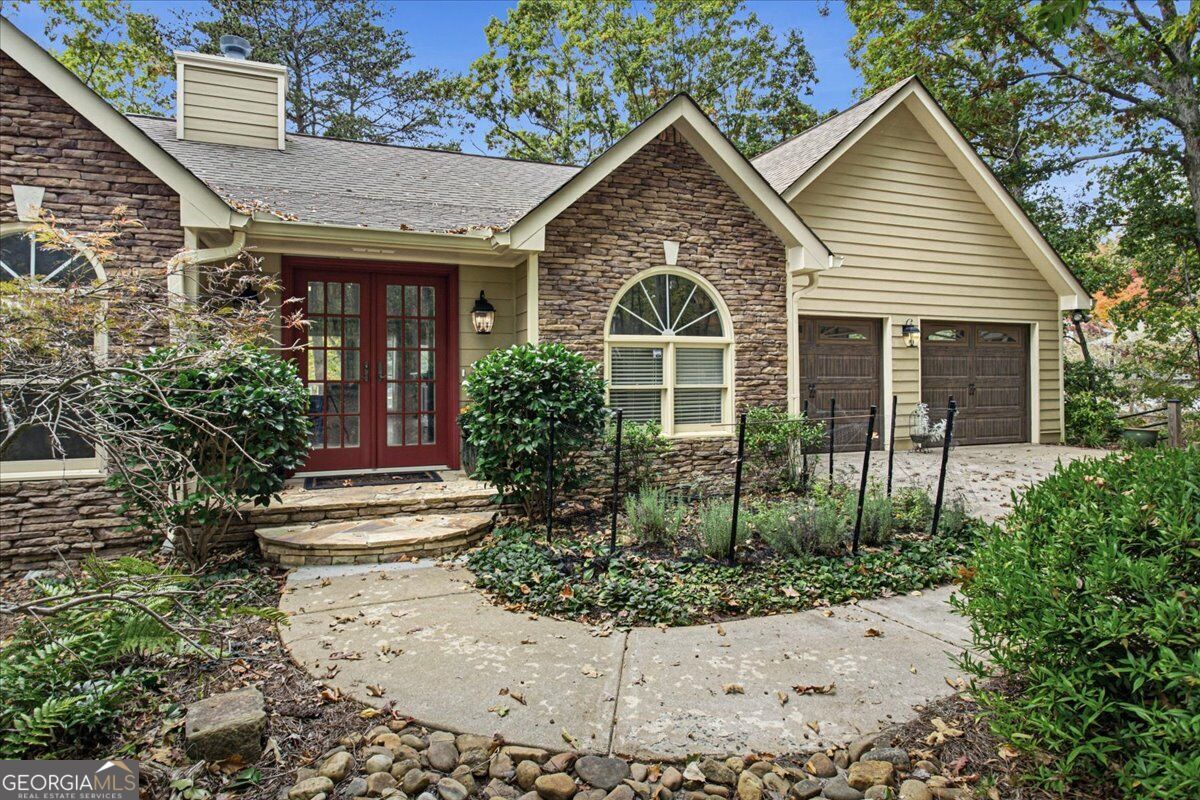 3484 McKenzie DR
