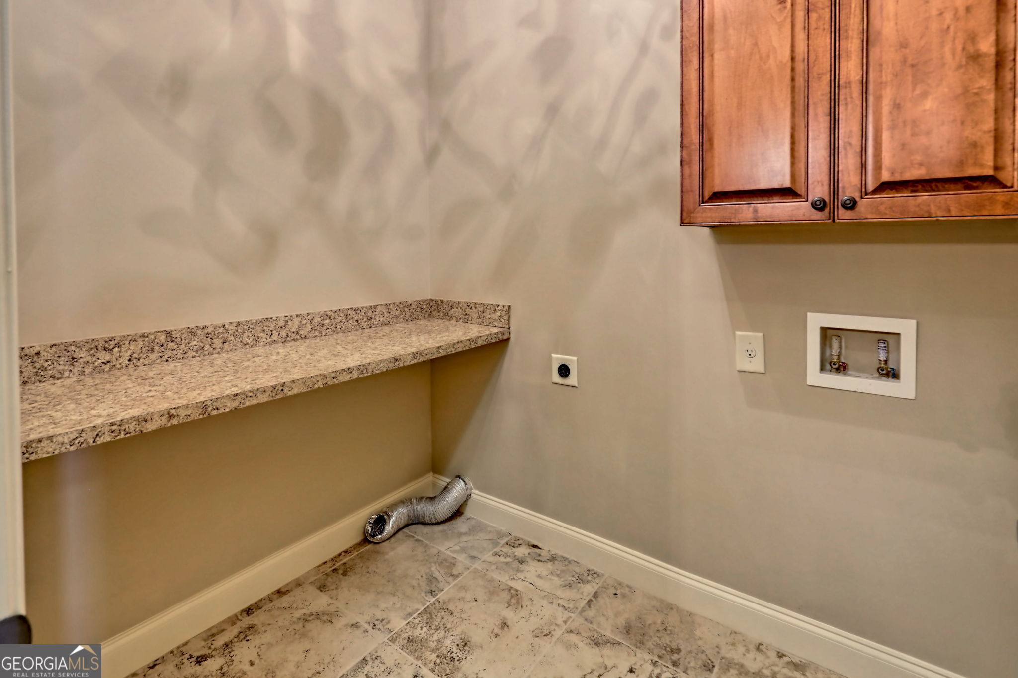 Clarkesville, Georgia 30523, United States, 4 Bedrooms Bedrooms, ,4 BathroomsBathrooms,Residential,Active,80352