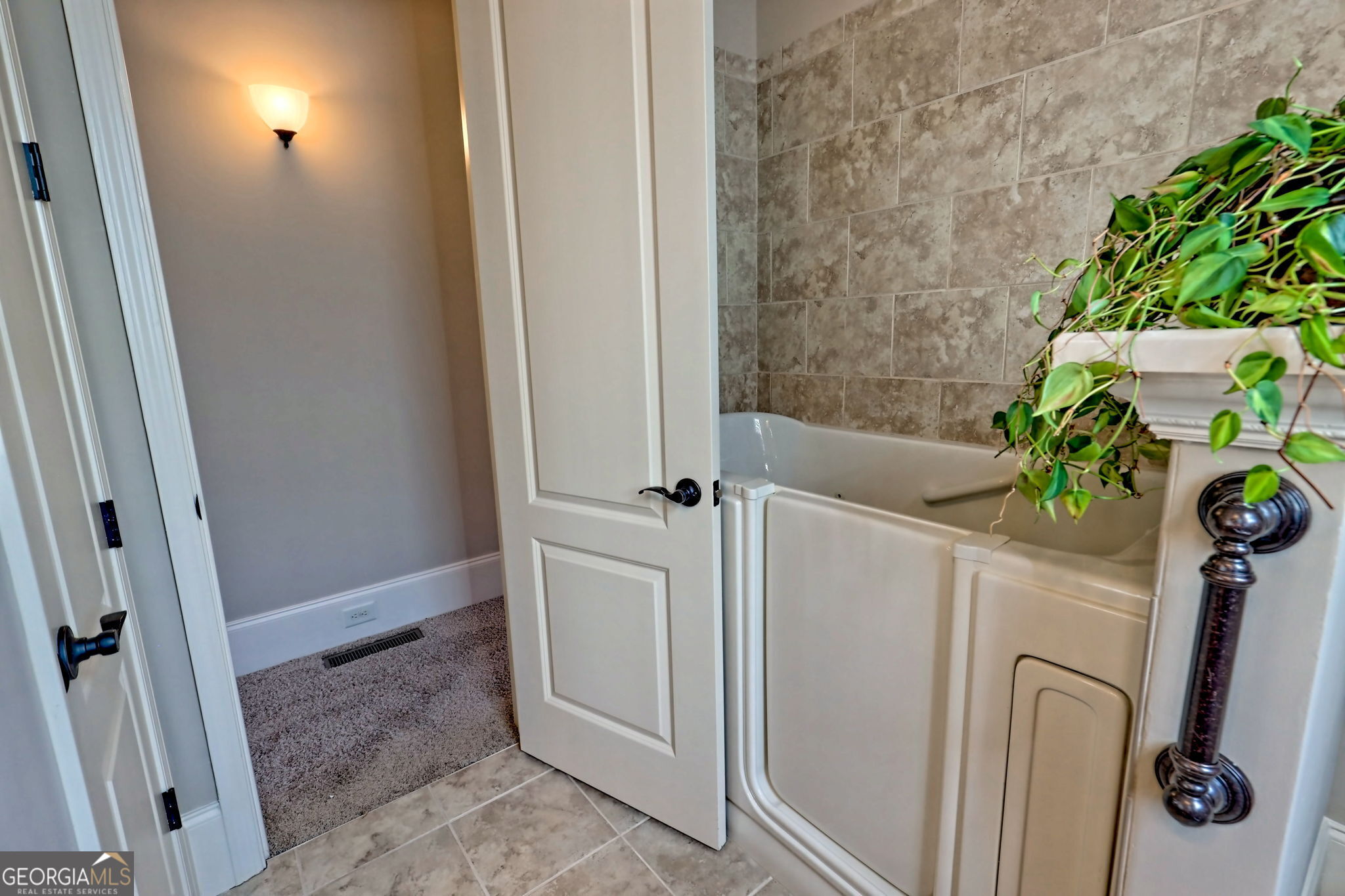 Clarkesville, Georgia 30523, United States, 4 Bedrooms Bedrooms, ,4 BathroomsBathrooms,Residential,Active,80352